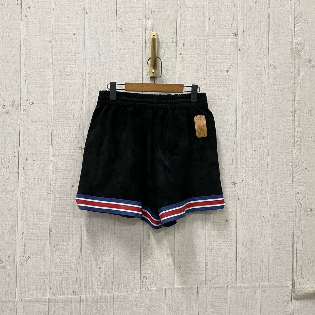 Louis Vuitton Louis Vuitton x NBA Suede Logo Shorts Size S Size US 30 / EU 46 - 3 Thumbnail