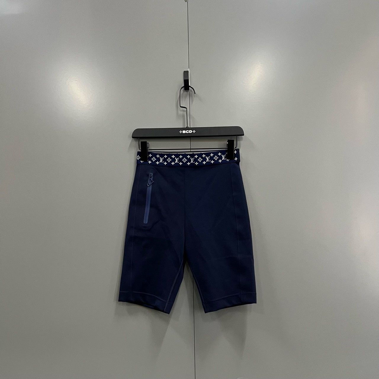 Louis Vuitton Louis Vuitton Monogram Waistband Shorts Size 36 Size 26" / US 2 / IT 38 - 2 Thumbnail