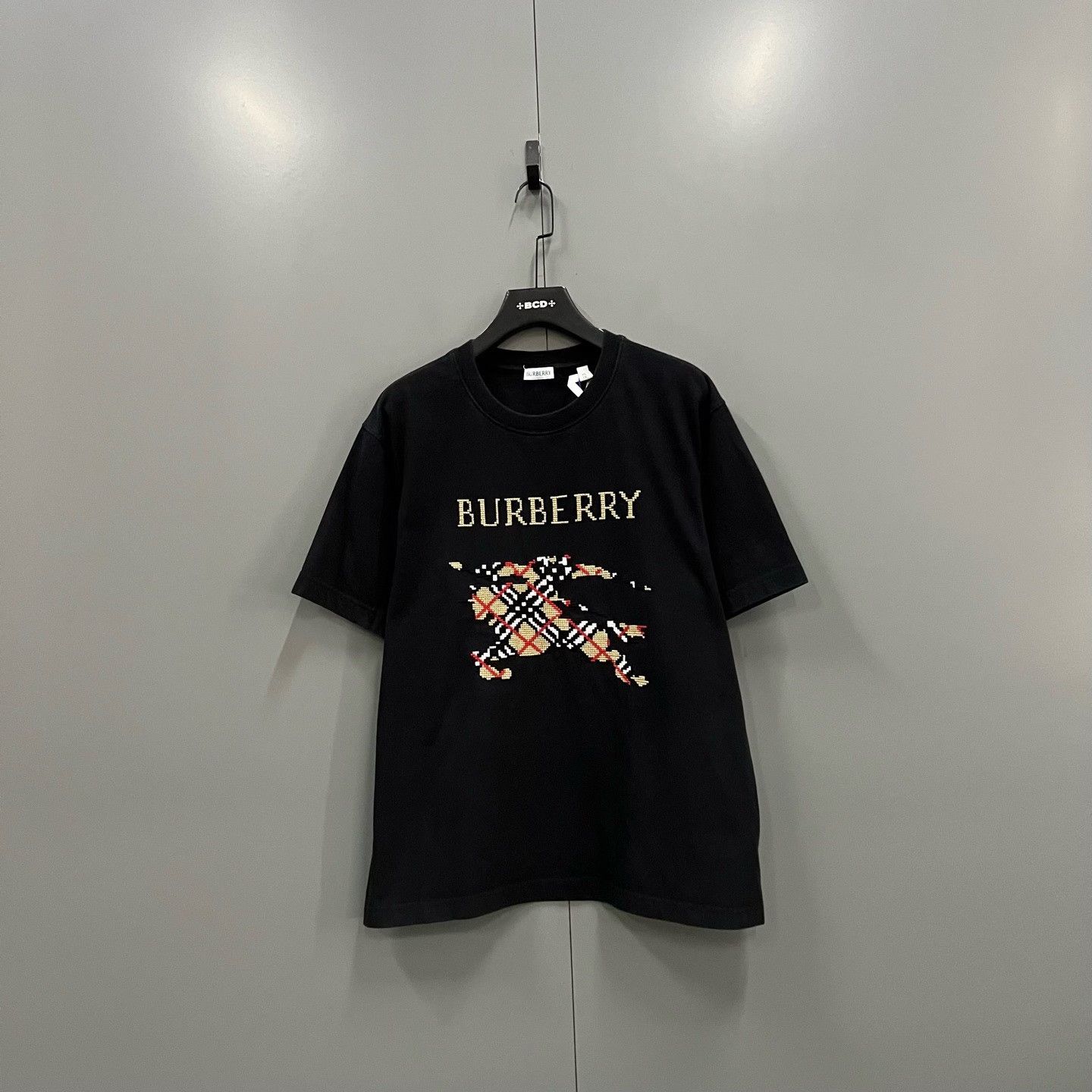 Burberry Burberry Equestrian Knight Embroidered T-Shirt Size XL Size US XL / EU 56 / 4 - 2 Thumbnail