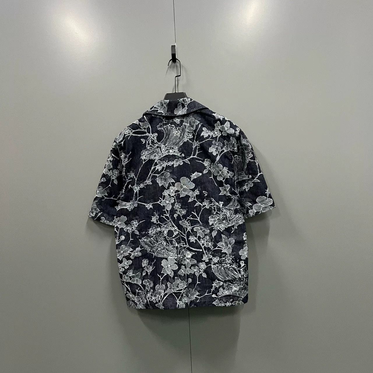 Louis Vuitton Louis Vuitton Floral Print Button Up Shirt Size M Size US M / EU 48-50 / 2 - 3 Thumbnail