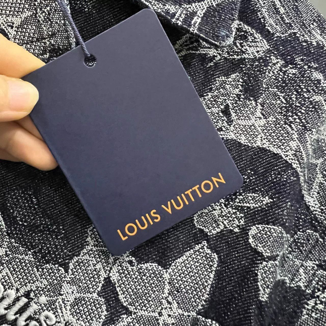 Louis Vuitton Louis Vuitton Floral Print Button Up Shirt Size M Size US M / EU 48-50 / 2 - 8 Thumbnail