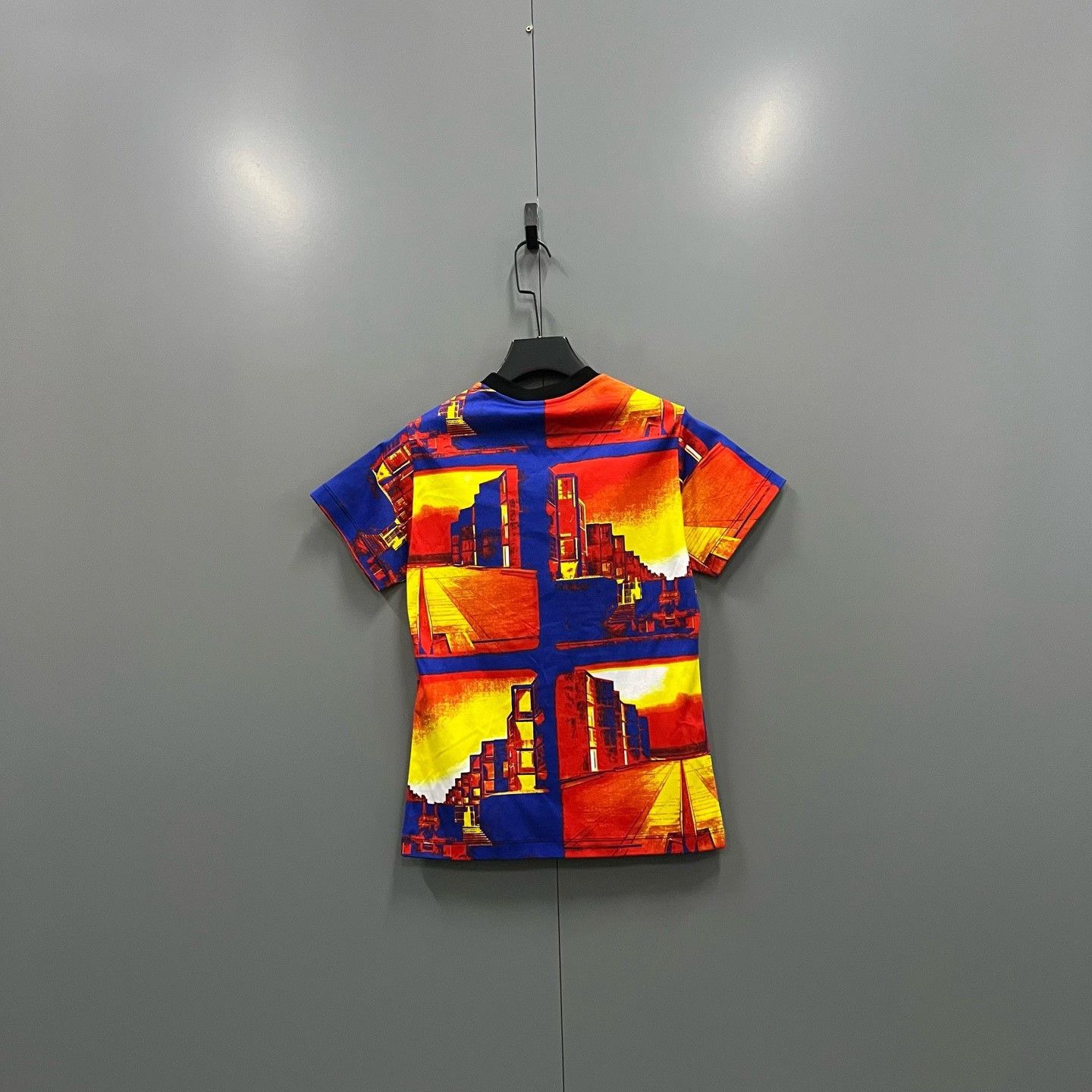 Louis Vuitton Louis Vuitton Sunset Graphic T-Shirt Size S Size US S / EU 44-46 / 1 - 4 Thumbnail