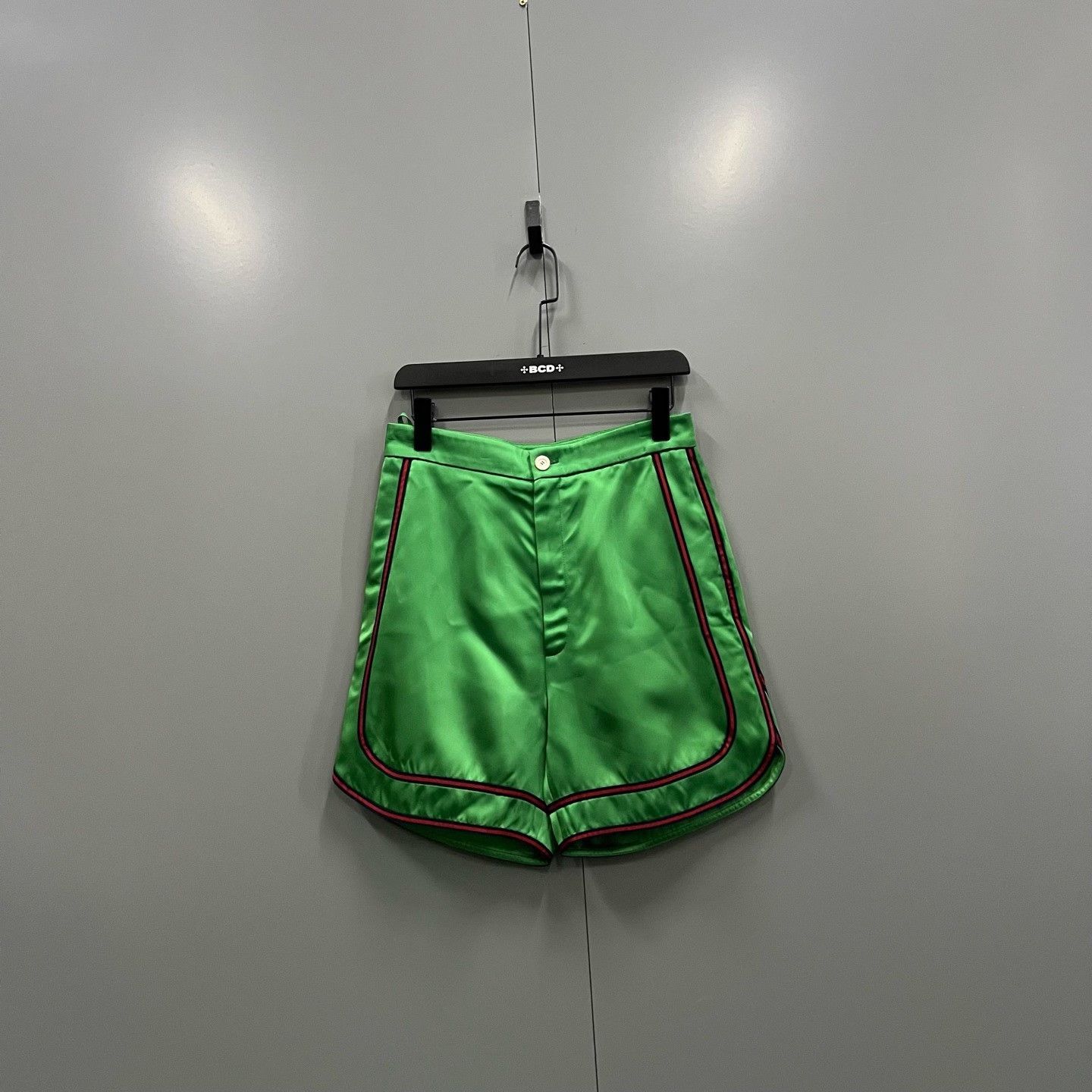 Gucci Gucci Green Stripe Satin Shorts Size 40 Size 27" / US 4 / IT 40 - 2 Thumbnail