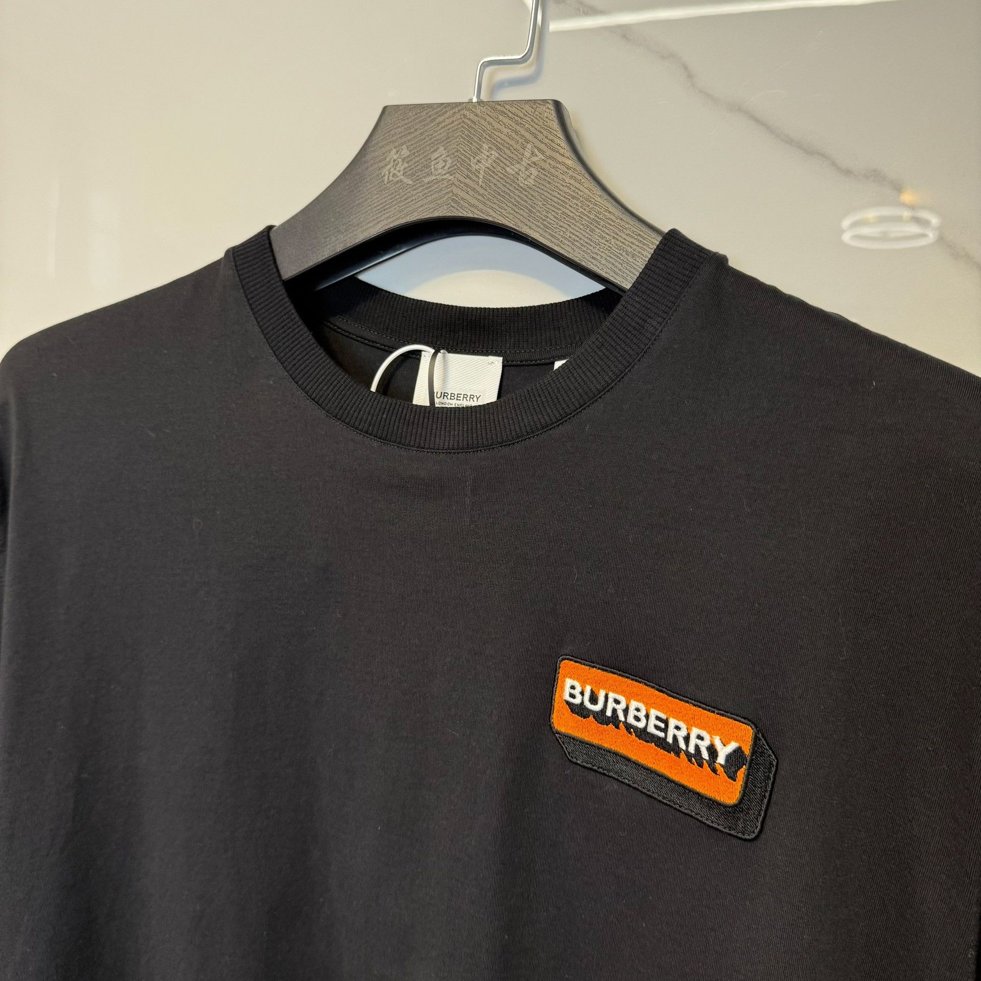 Burberry Burberry Orange Logo Patch T-Shirt Size M Size US M / EU 48-50 / 2 - 6 Thumbnail