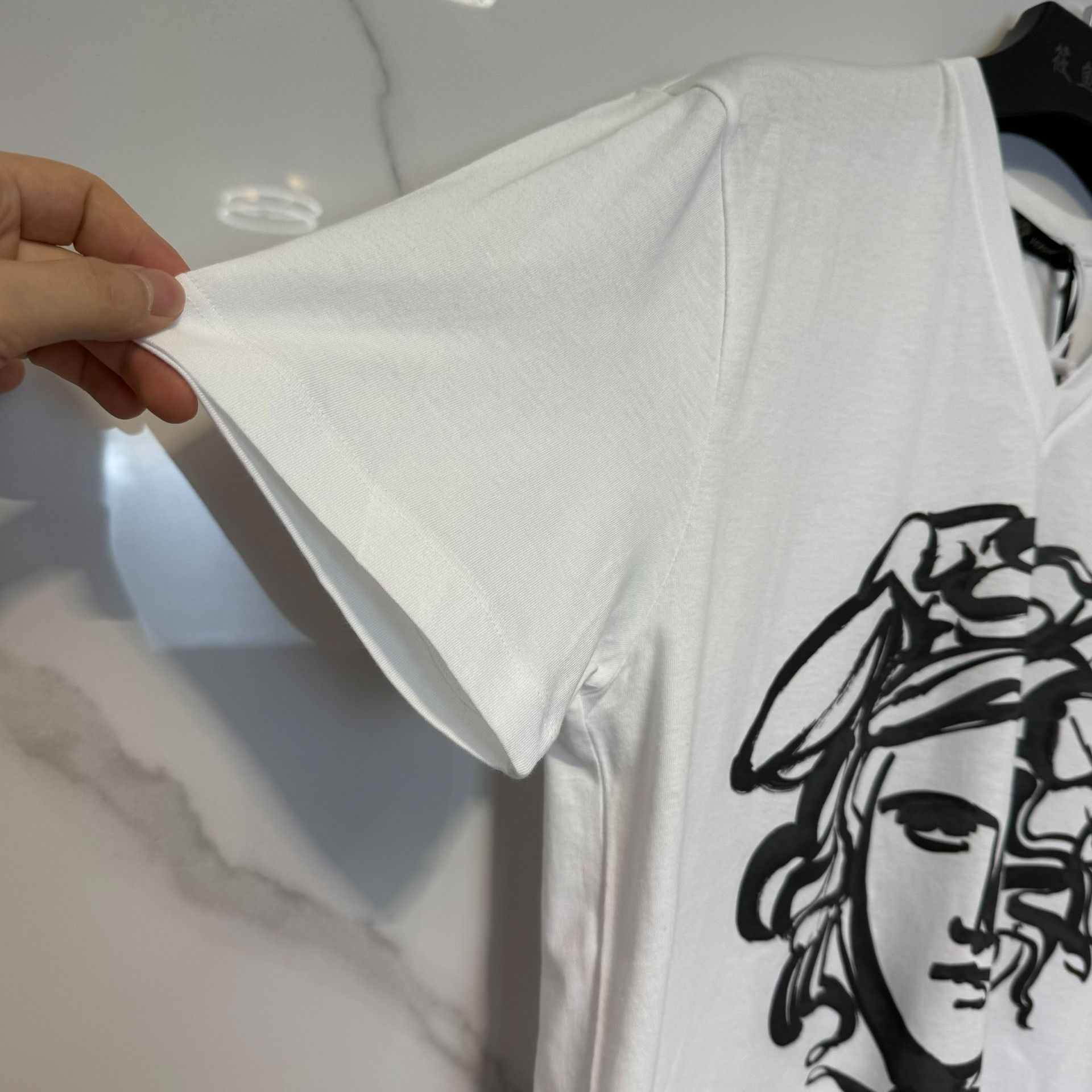 Versace Versace Medusa Graphic V-Neck T-Shirt Size XL Size US XL / EU 56 / 4 - 9 Thumbnail