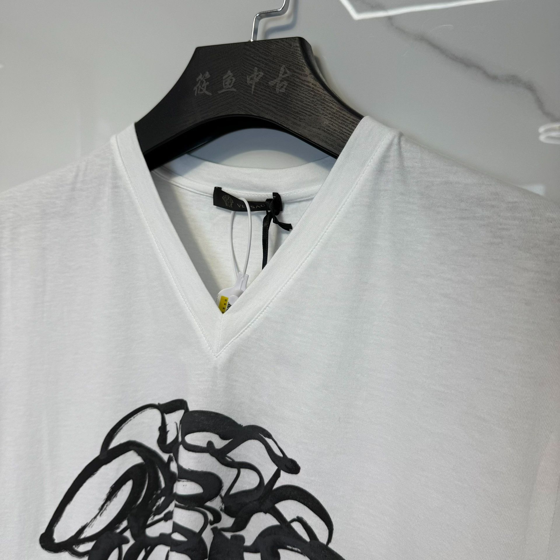 Versace Versace Medusa Graphic V-Neck T-Shirt Size XL Size US XL / EU 56 / 4 - 7 Thumbnail