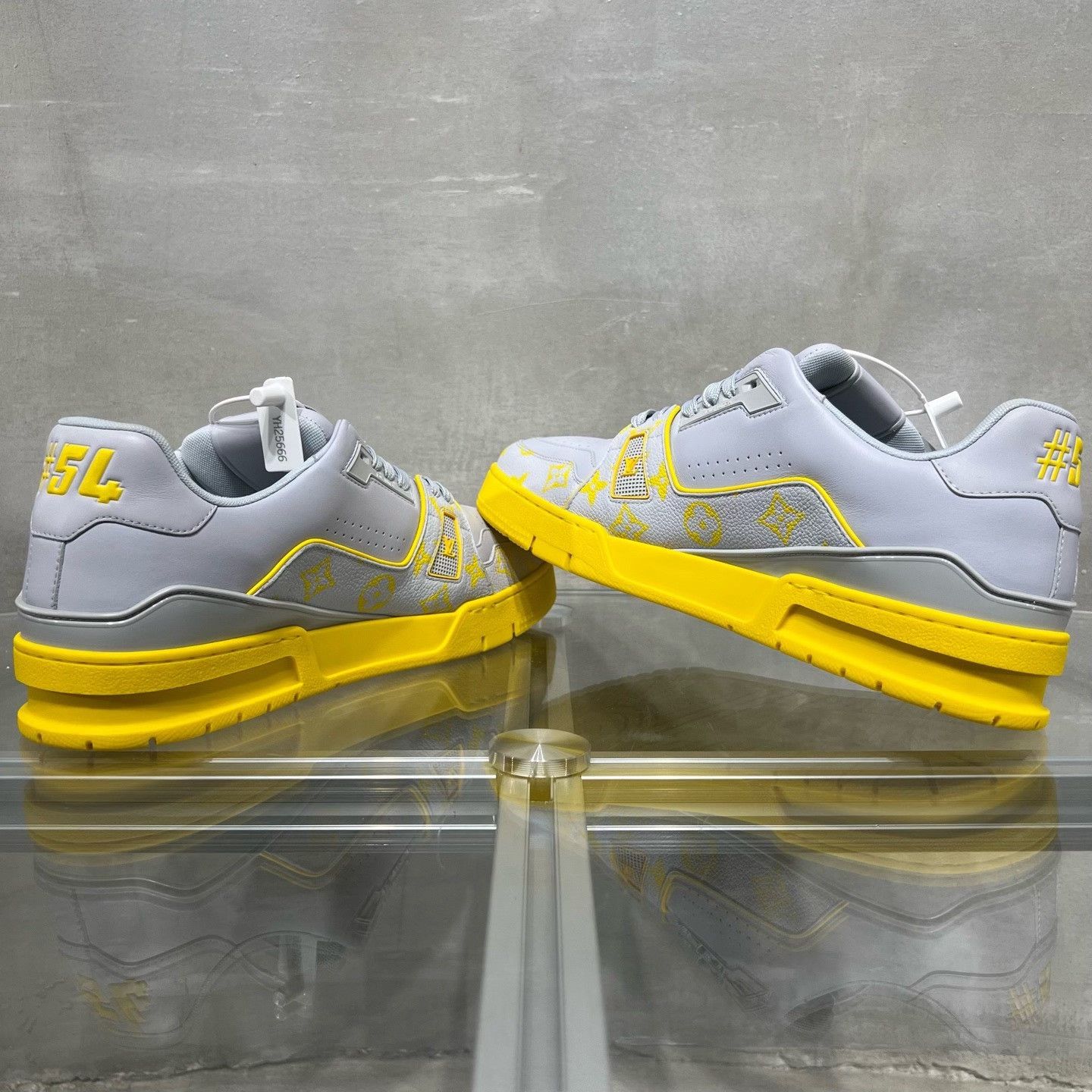 Louis Vuitton Louis Vuitton LV Trainer Monogram Sneakers Size 10 Size US 10 / EU 43 - 6 Thumbnail