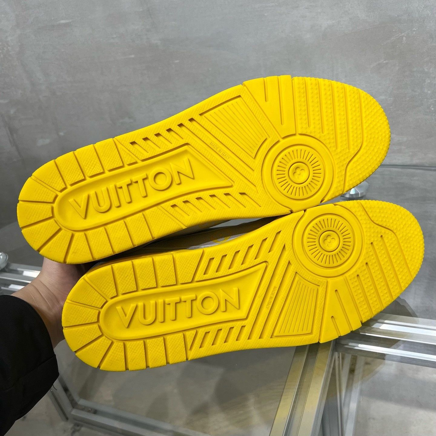 Louis Vuitton Louis Vuitton LV Trainer Monogram Sneakers Size 10 Size US 10 / EU 43 - 8 Thumbnail