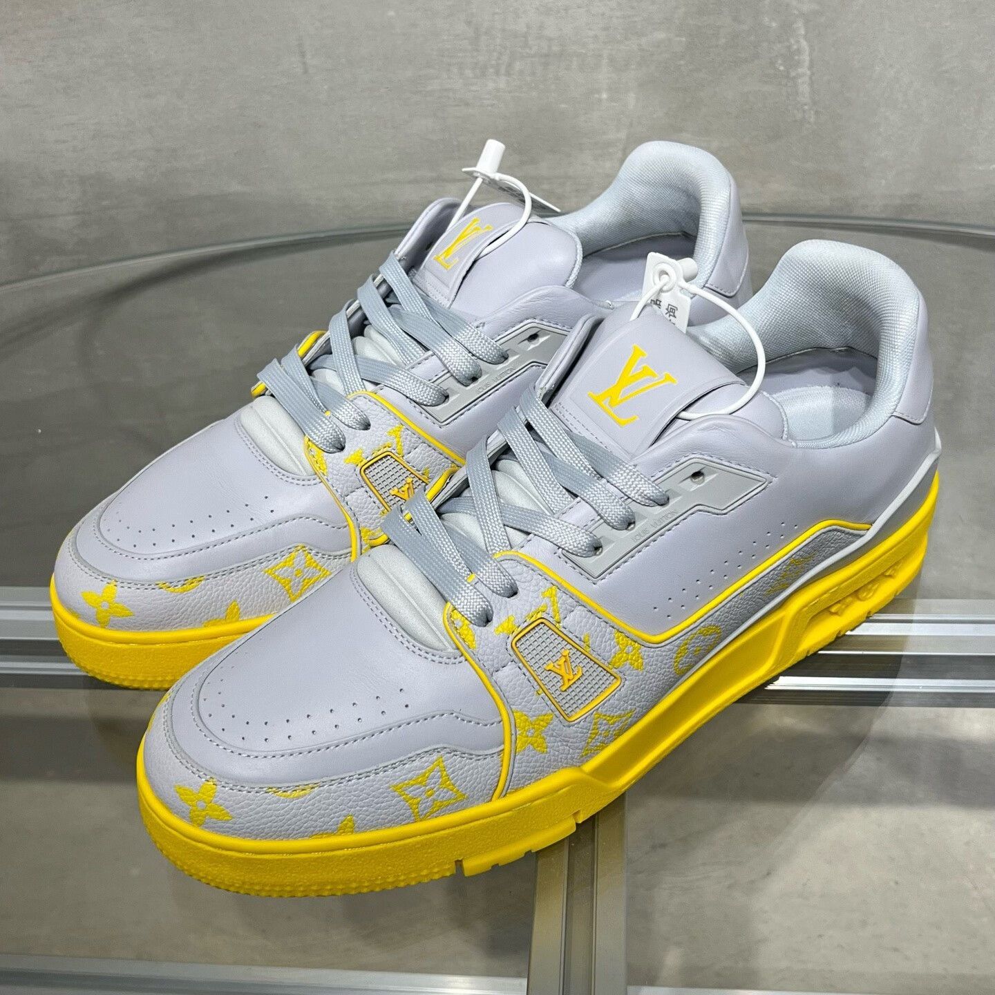 Louis Vuitton Louis Vuitton LV Trainer Monogram Sneakers Size 10 Size US 10 / EU 43 - 2 Thumbnail