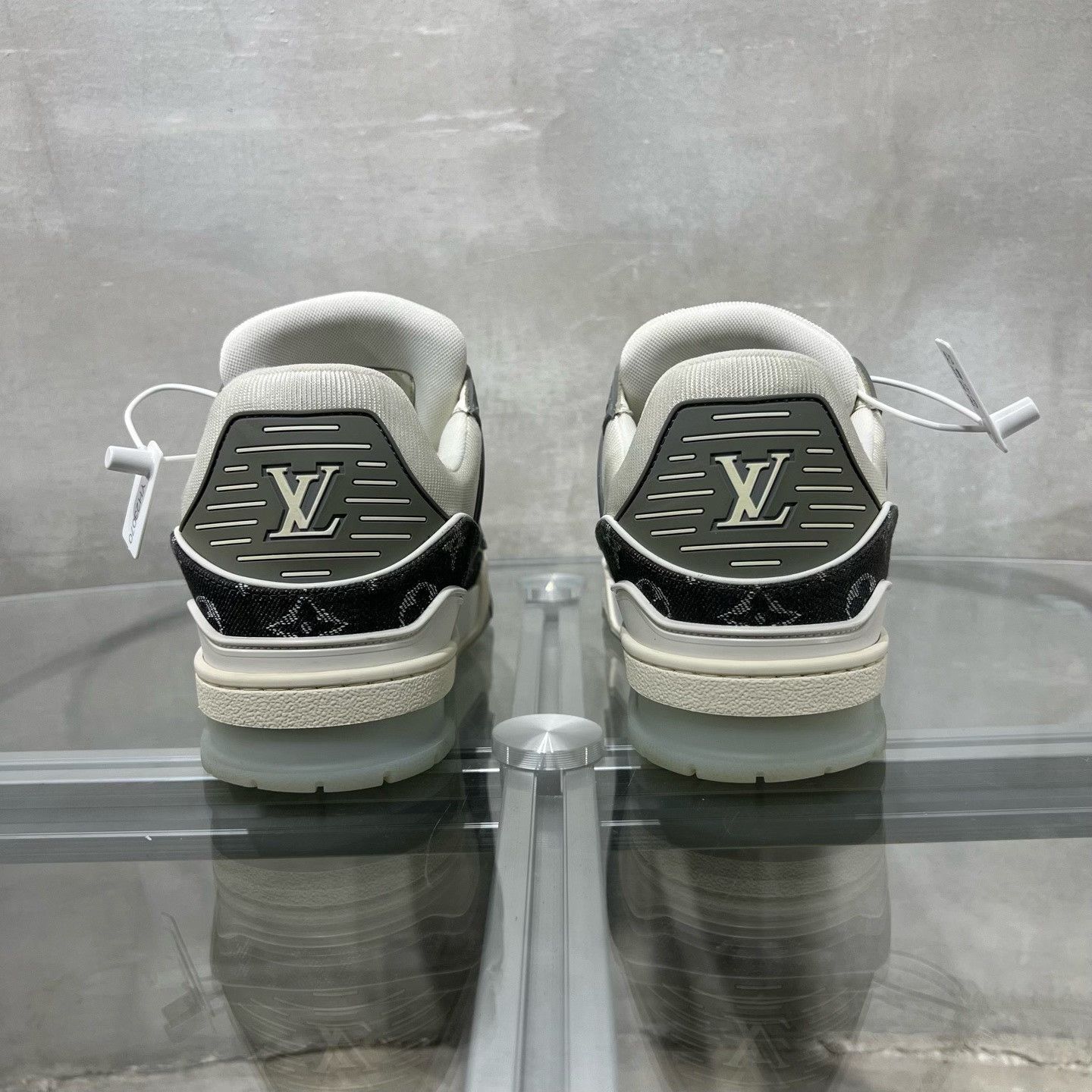 Louis Vuitton Louis Vuitton Monogram Trainer Sneakers Size US 8 / EU 41 Size US 8 / EU 41 - 7 Thumbnail
