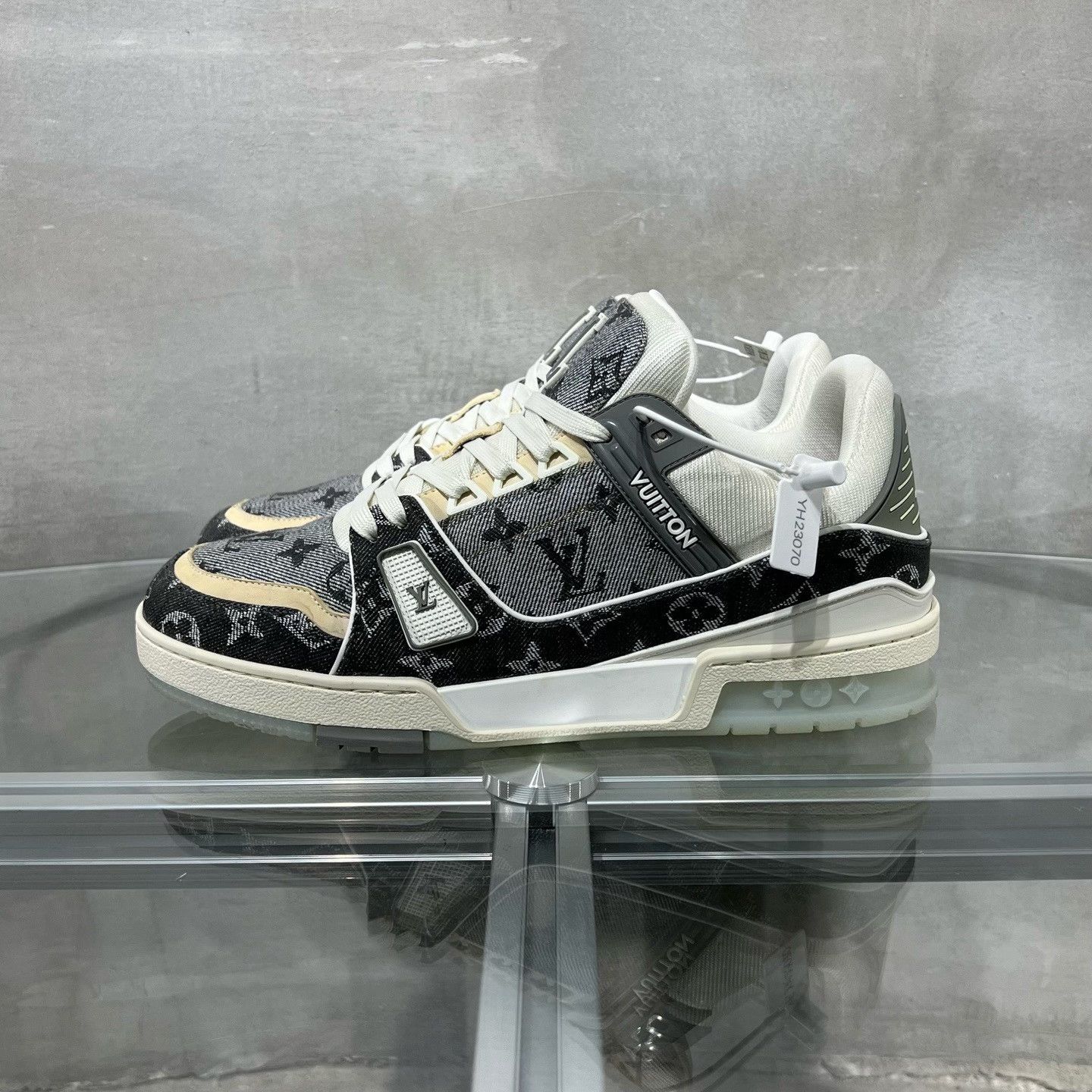 Louis Vuitton Louis Vuitton Monogram Trainer Sneakers Size US 8 / EU 41 Size US 8 / EU 41 - 4 Thumbnail