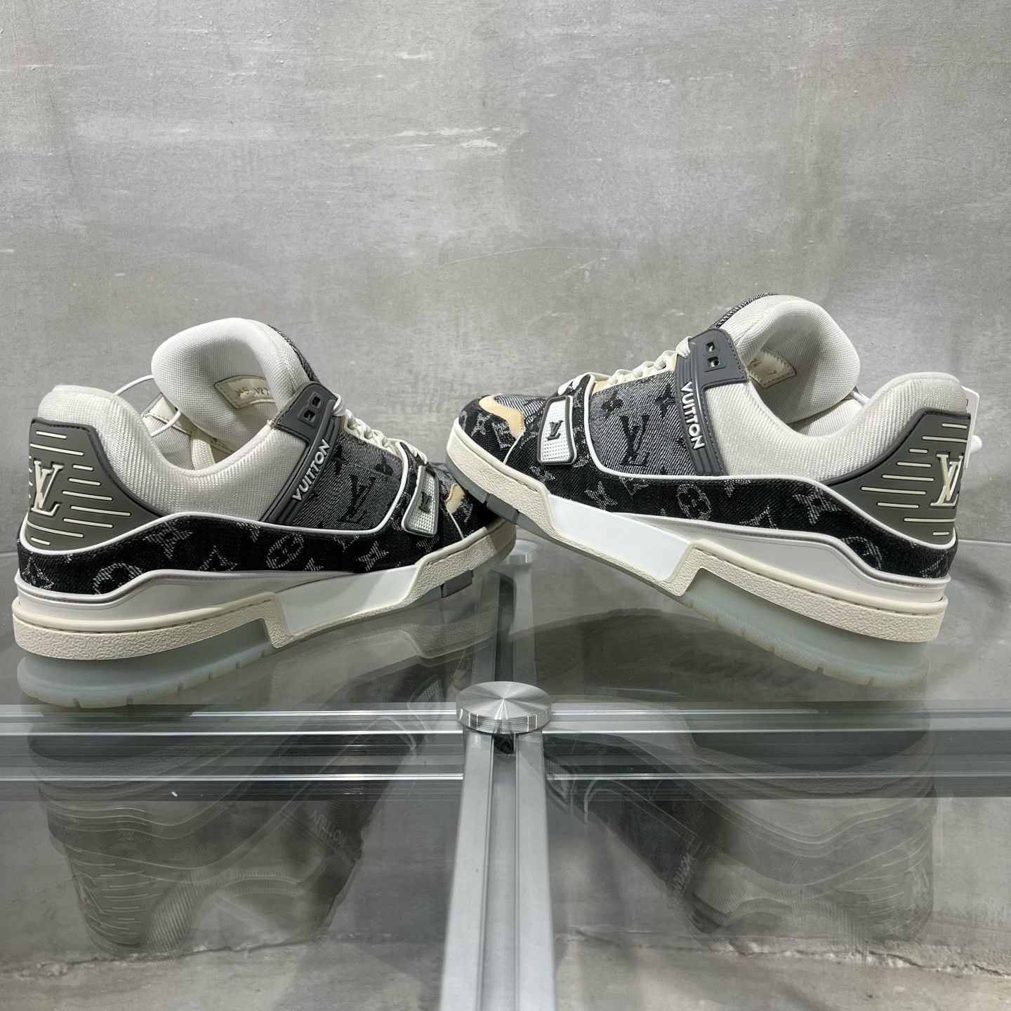 Louis Vuitton Louis Vuitton Monogram Trainer Sneakers Size US 8 / EU 41 Size US 8 / EU 41 - 6 Thumbnail