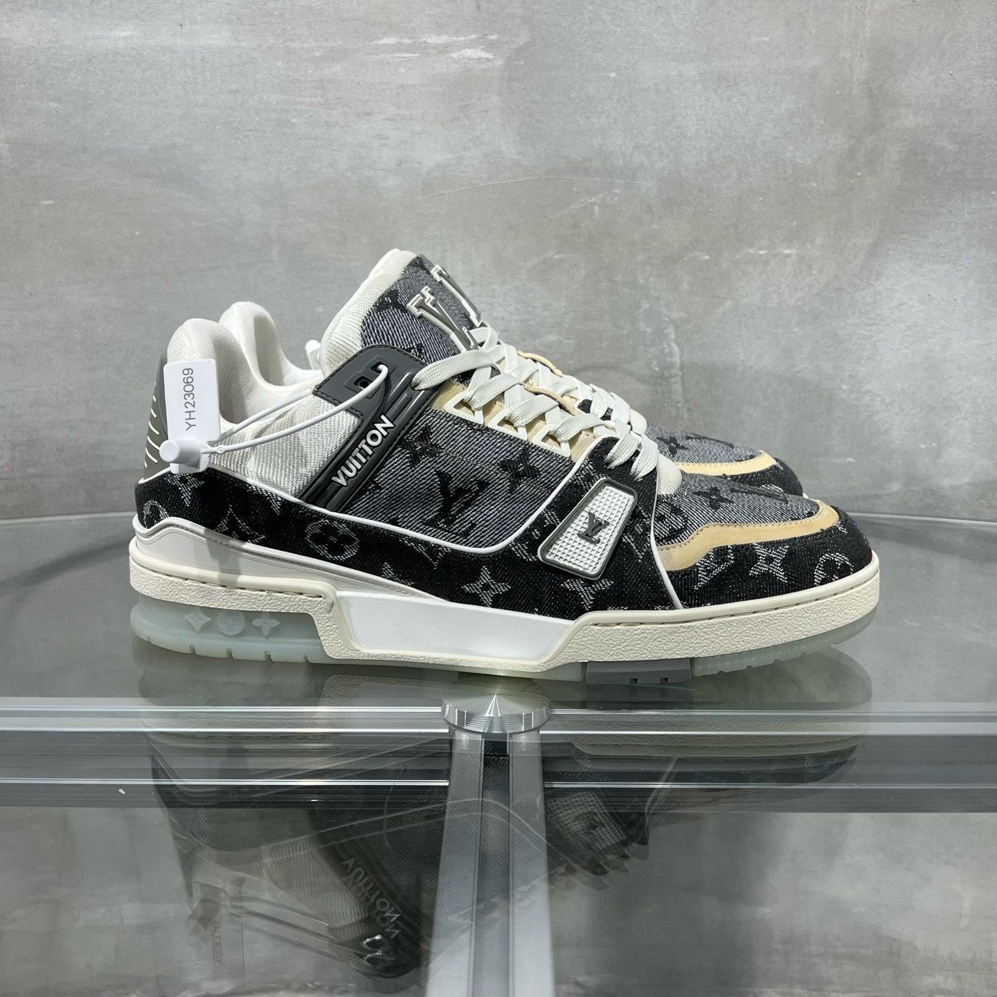 Louis Vuitton Louis Vuitton Monogram Trainer Sneakers Size US 8 / EU 41 Size US 8 / EU 41 - 5 Thumbnail