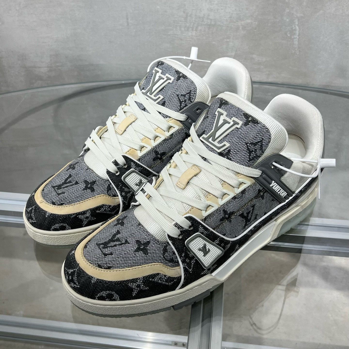 Louis Vuitton Louis Vuitton Monogram Trainer Sneakers Size US 8 / EU 41 Size US 8 / EU 41 - 2 Thumbnail