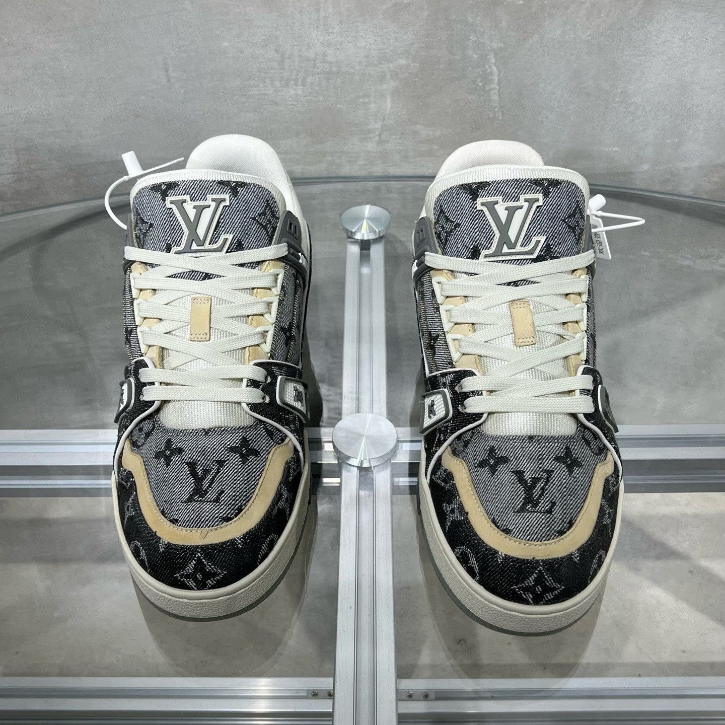 Louis Vuitton Louis Vuitton Monogram Trainer Sneakers Size US 8 / EU 41 Size US 8 / EU 41 - 3 Thumbnail