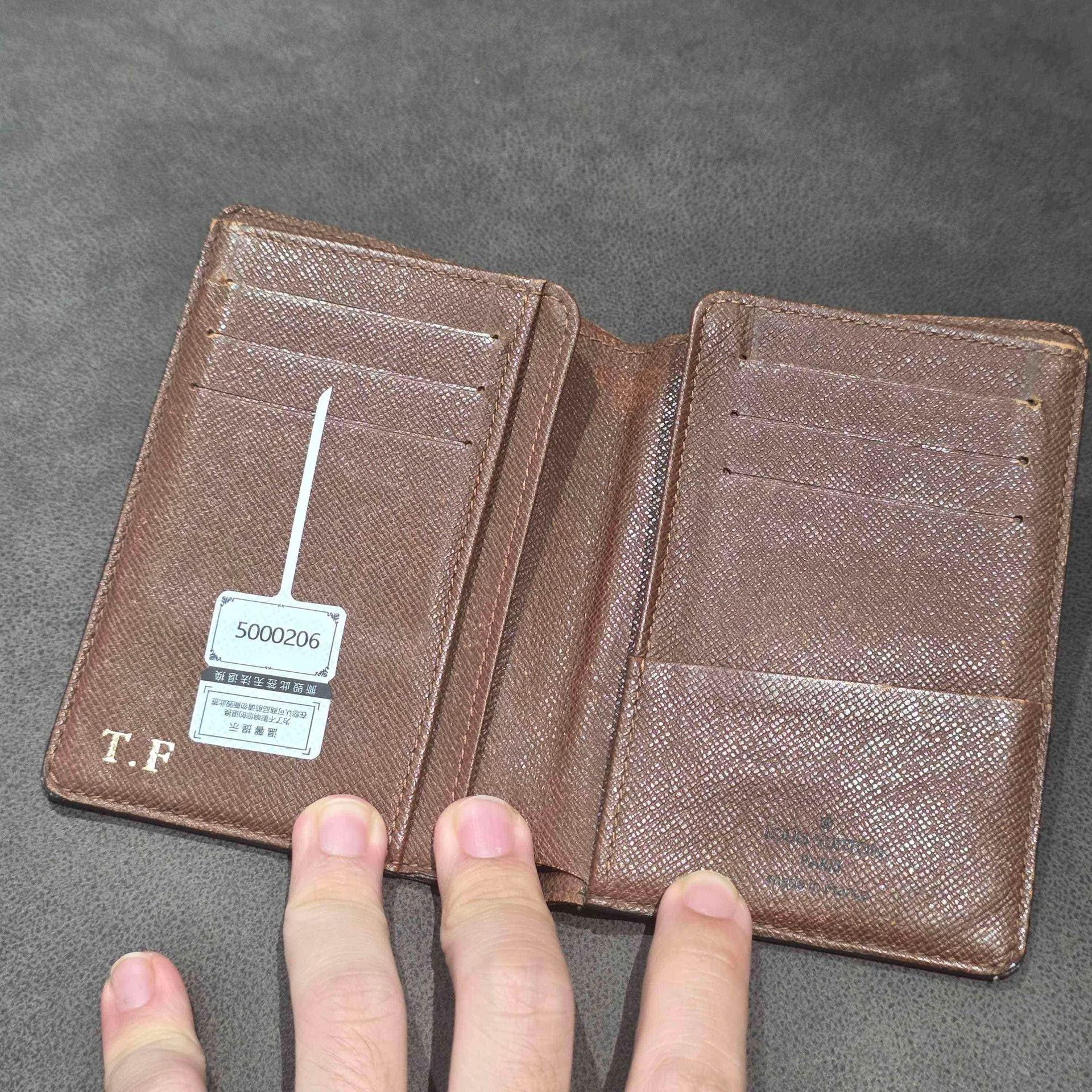 Louis Vuitton Louis Vuitton Monogram Passport Cover One Size Size ONE SIZE - 4 Thumbnail