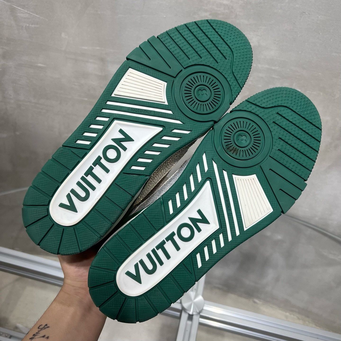 Louis Vuitton Louis Vuitton Crystal Trainer Low-Top Sneakers Size 8.5 Size US 8.5 / EU 41-42 - 8 Thumbnail