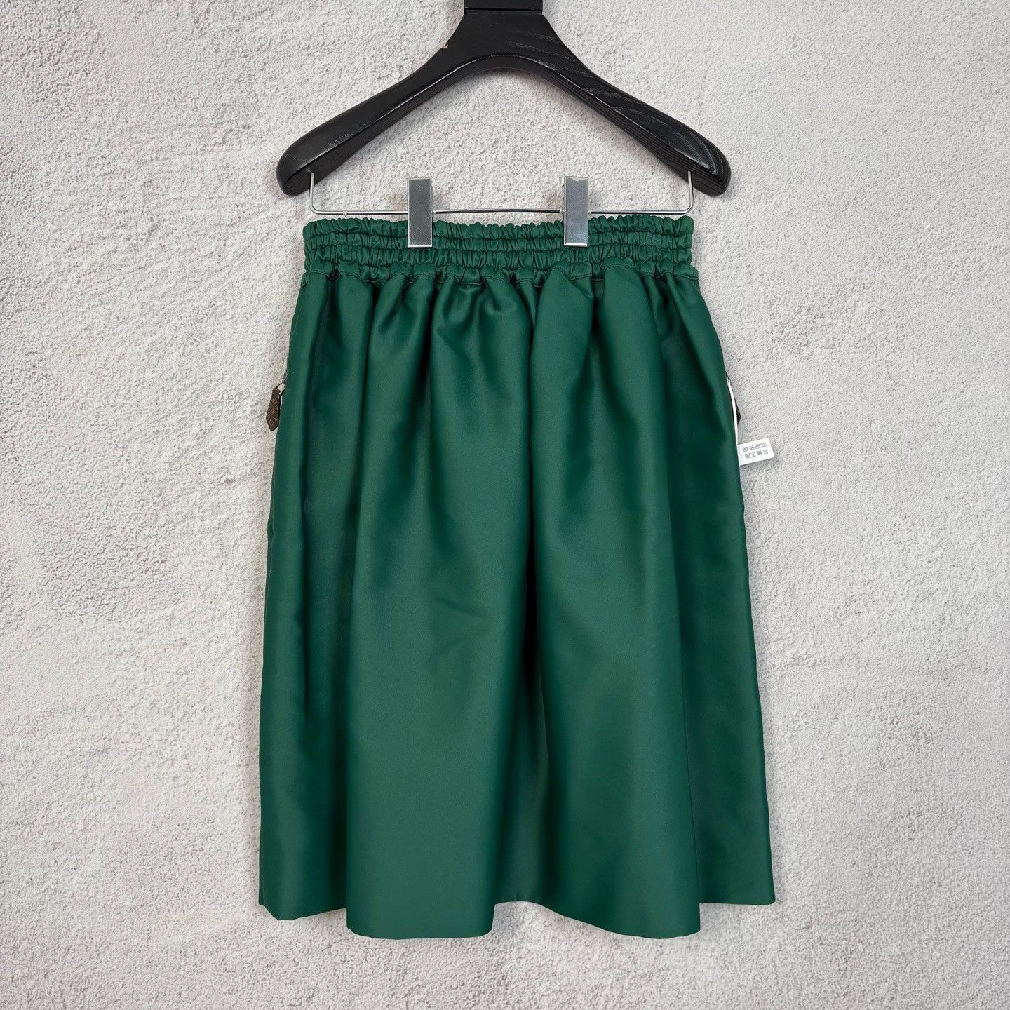 Louis Vuitton Louis Vuitton V Logo Mini Skirt Size 36 Size 26" / US 2 / IT 38 - 3 Thumbnail