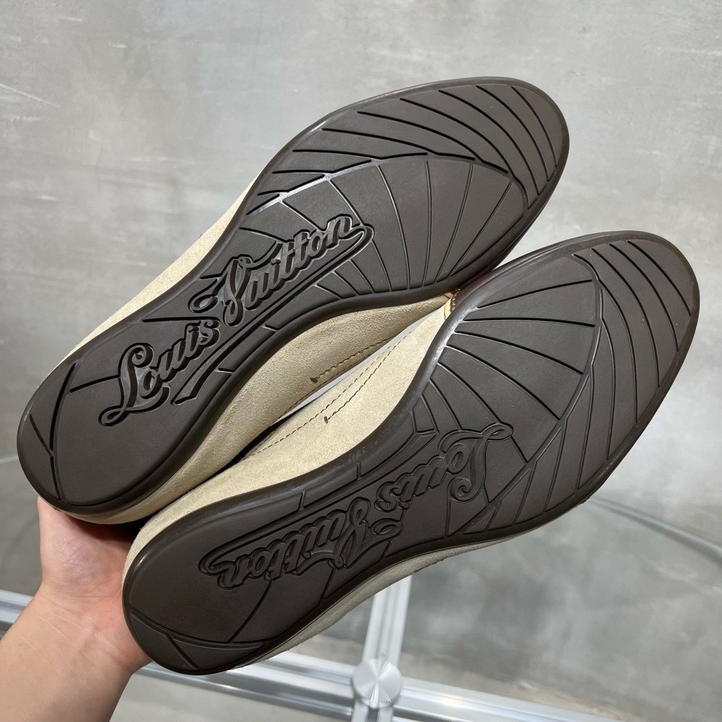 Louis Vuitton Louis Vuitton Suede Low-Top Sneakers Size 8.5 Size US 8.5 / EU 41-42 - 8 Thumbnail