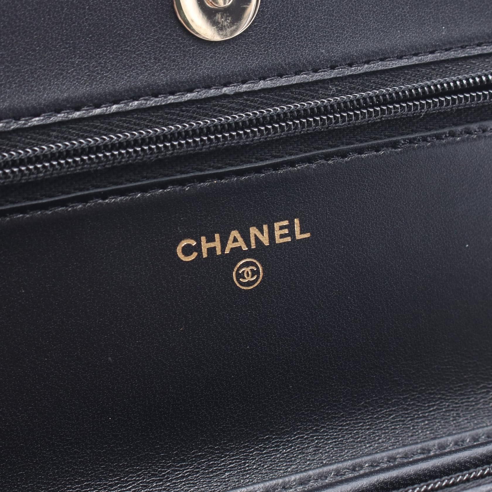 Chanel Chanel Chanel Matelasse Lambskin Shoulder Bag Leather Shoulder Bag AP0250 DUTY FREE for USA Size ONE SIZE - 4 Thumbnail