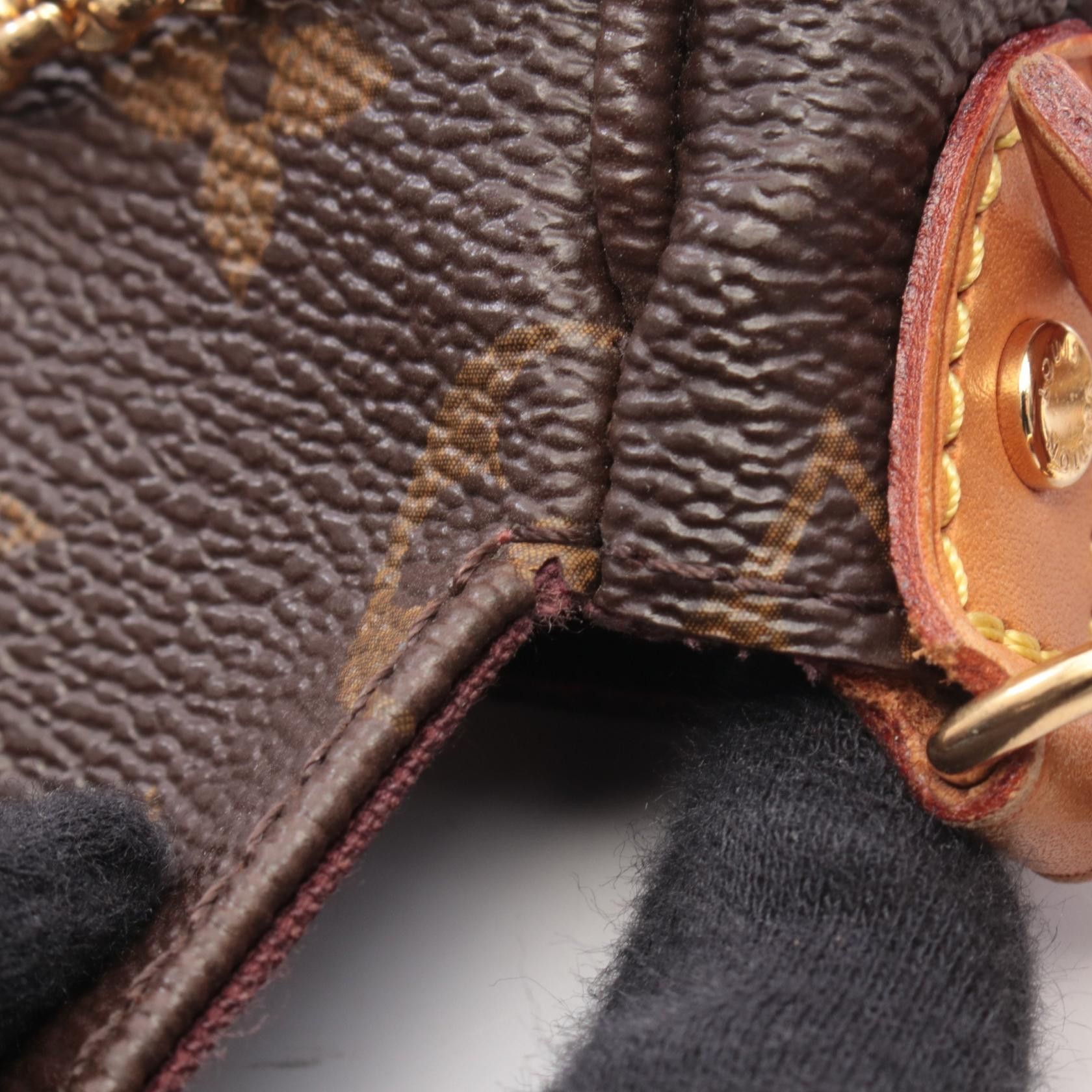 Louis Vuitton Louis Vuitton Louis Vuitton Favorite MM Monogram Clutch Textile Crossbody Bag M40718 DUTY FREE for USA Size ONE SIZE - 8 Thumbnail