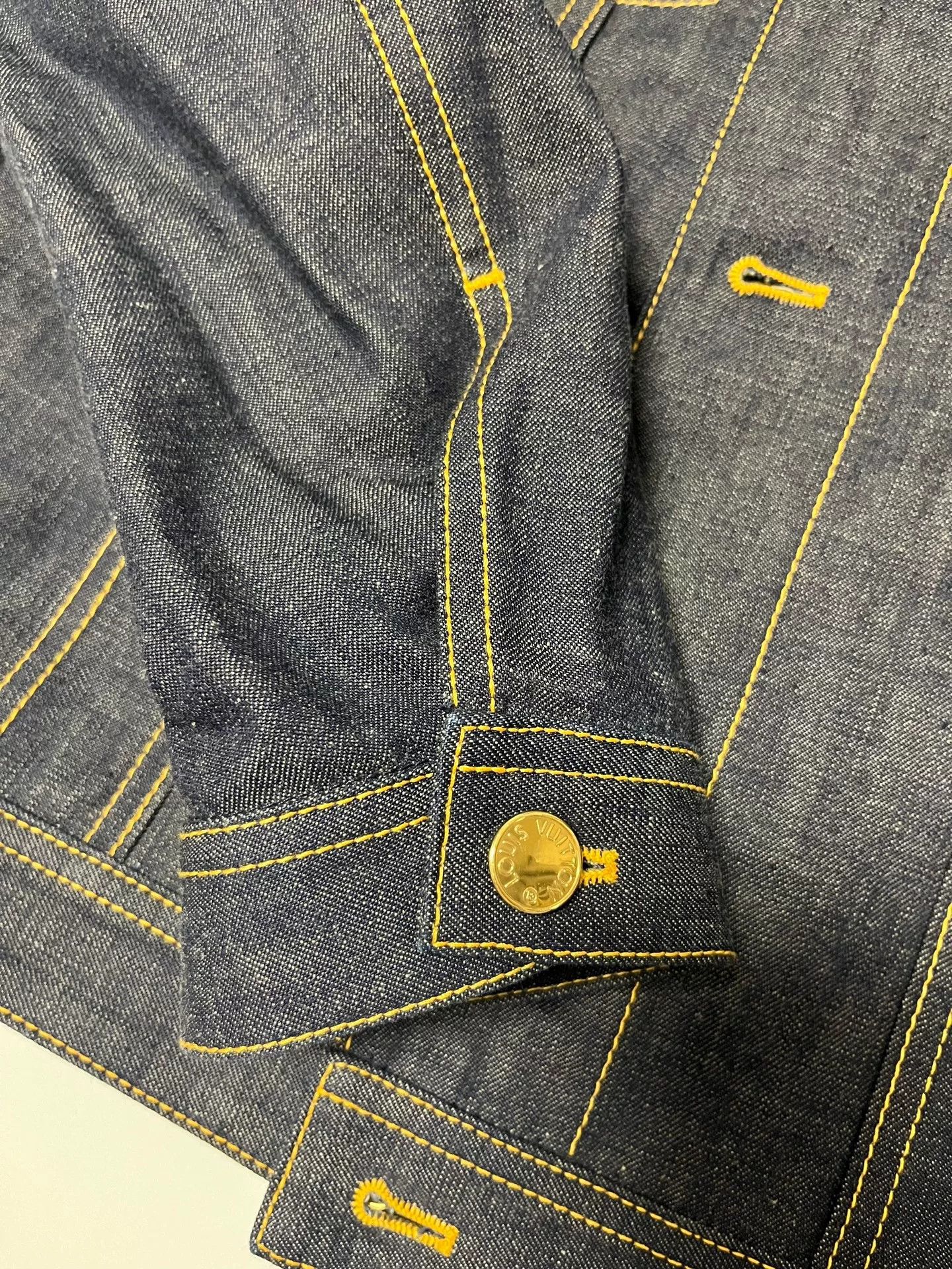 Louis Vuitton Louis Vuitton Contrast Stitch Denim Jacket Size M Size US M / EU 48-50 / 2 - 8 Thumbnail