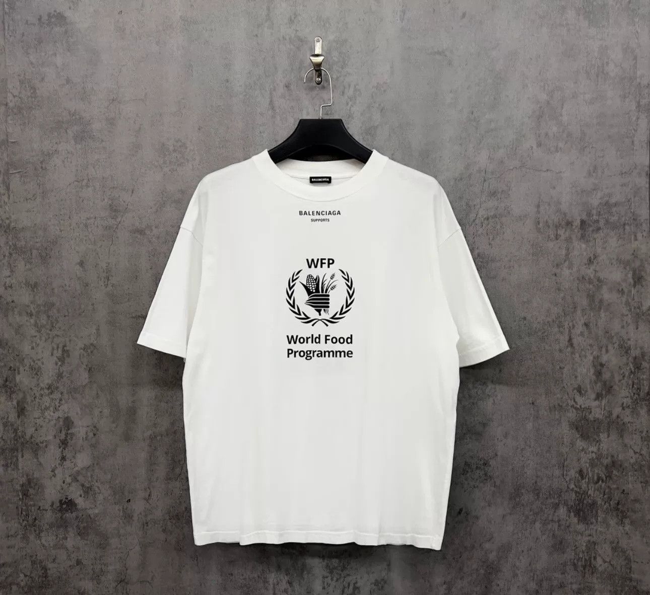 Balenciaga Balenciaga WFP Logo T-Shirt Size M Size US M / EU 48-50 / 2 - 2 Thumbnail