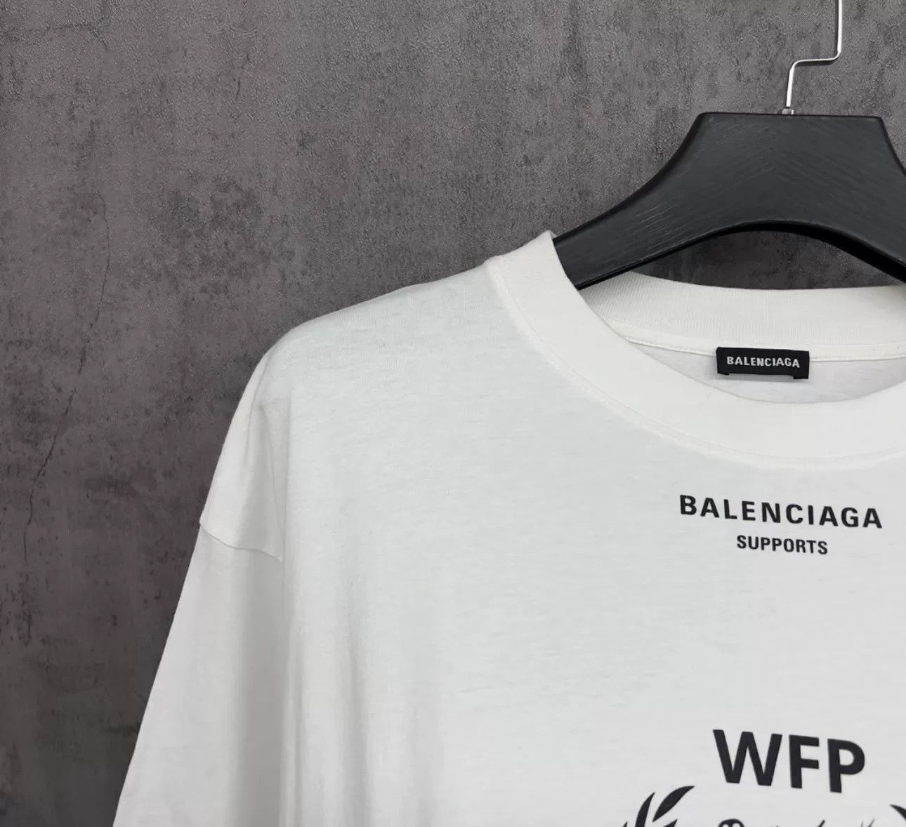 Balenciaga Balenciaga WFP Logo T-Shirt Size M Size US M / EU 48-50 / 2 - 3 Thumbnail