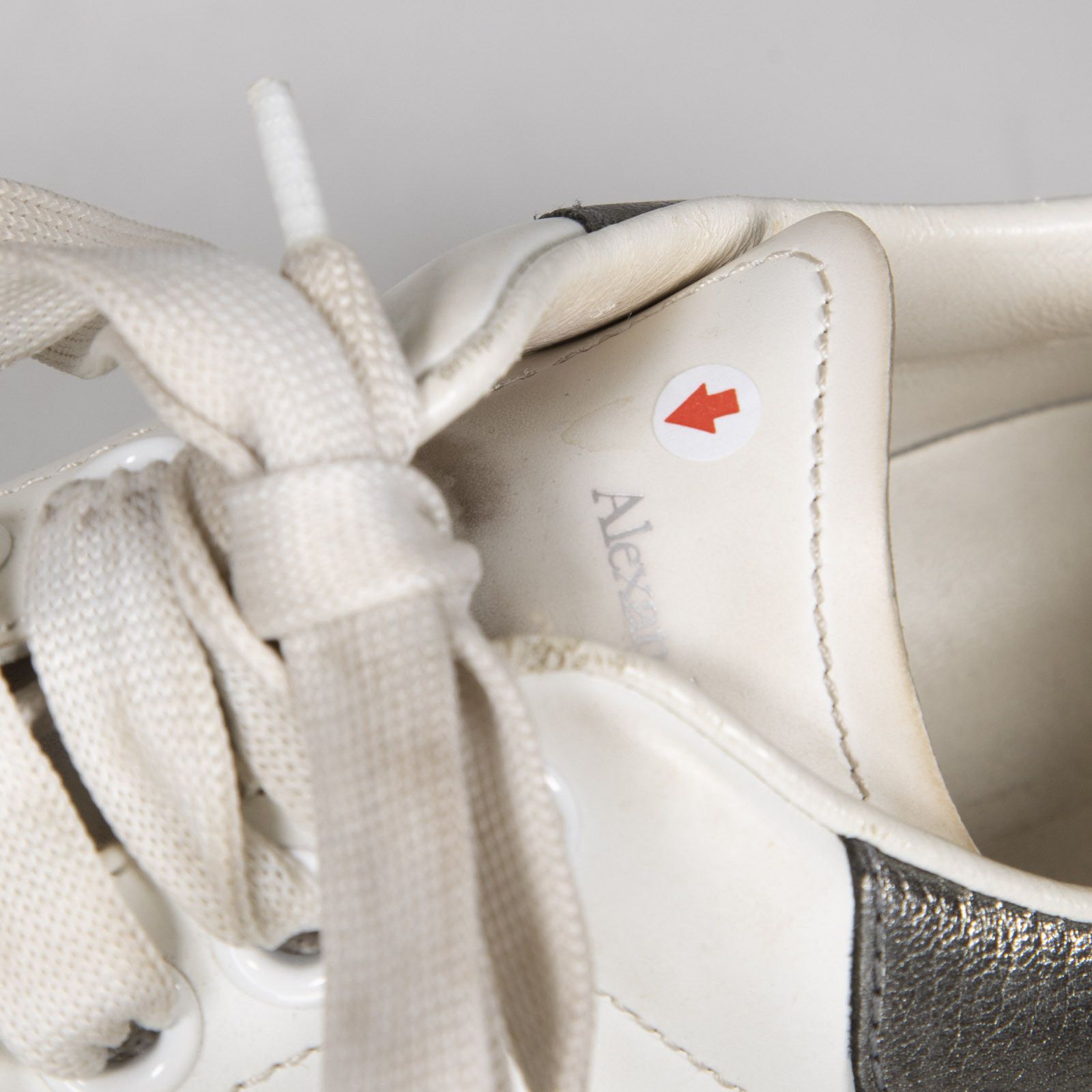 Alexander McQueen White Oversized Leather Trainers Size US 6 / IT 36 - 17 Thumbnail