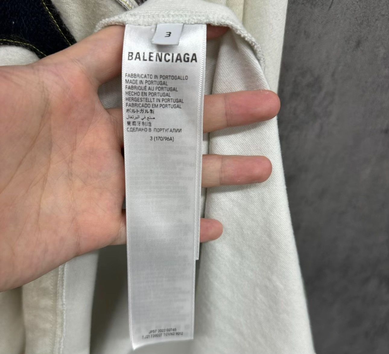 Balenciaga Balenciaga Distressed Crest Logo Long Sleeve Tee Size L Size US L / EU 52-54 / 3 - 5 Thumbnail