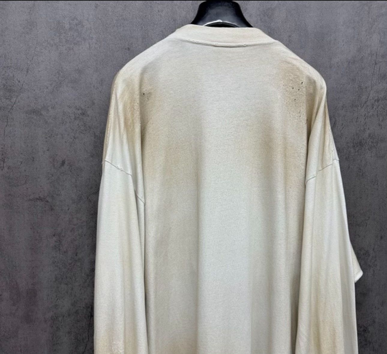 Balenciaga Balenciaga Distressed Crest Logo Long Sleeve Tee Size L Size US L / EU 52-54 / 3 - 4 Thumbnail