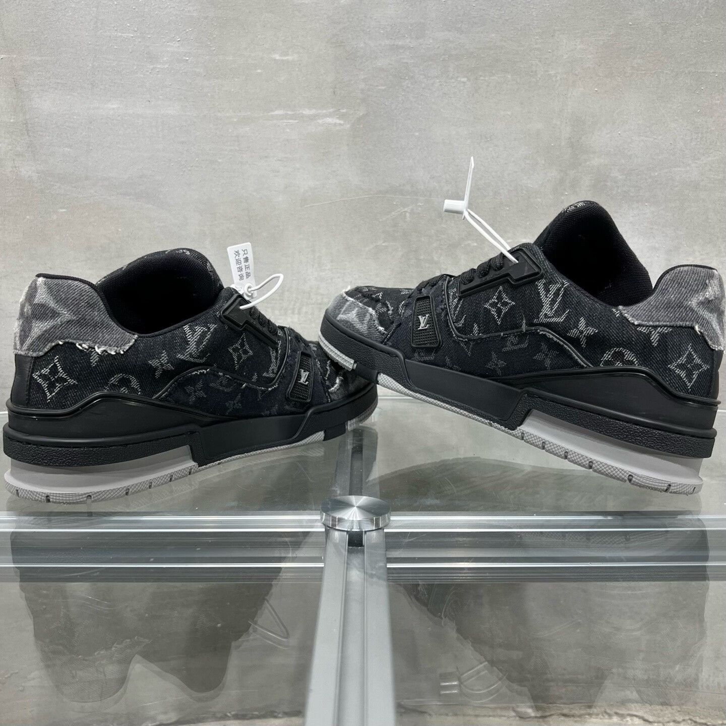 Louis Vuitton Louis Vuitton Monogram Denim LV Trainer Sneakers US 9 Size US 9 / EU 42 - 6 Thumbnail