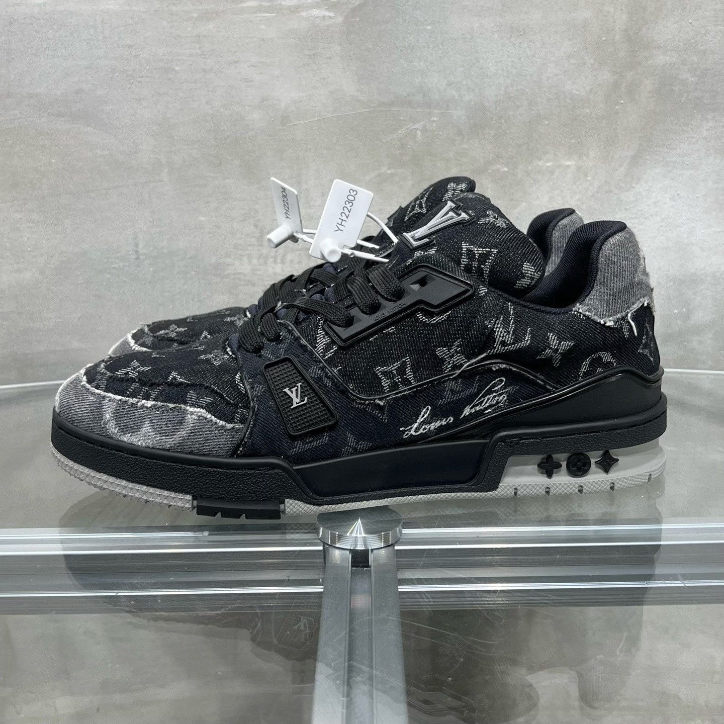Louis Vuitton Louis Vuitton Monogram Denim LV Trainer Sneakers US 9 Size US 9 / EU 42 - 4 Thumbnail