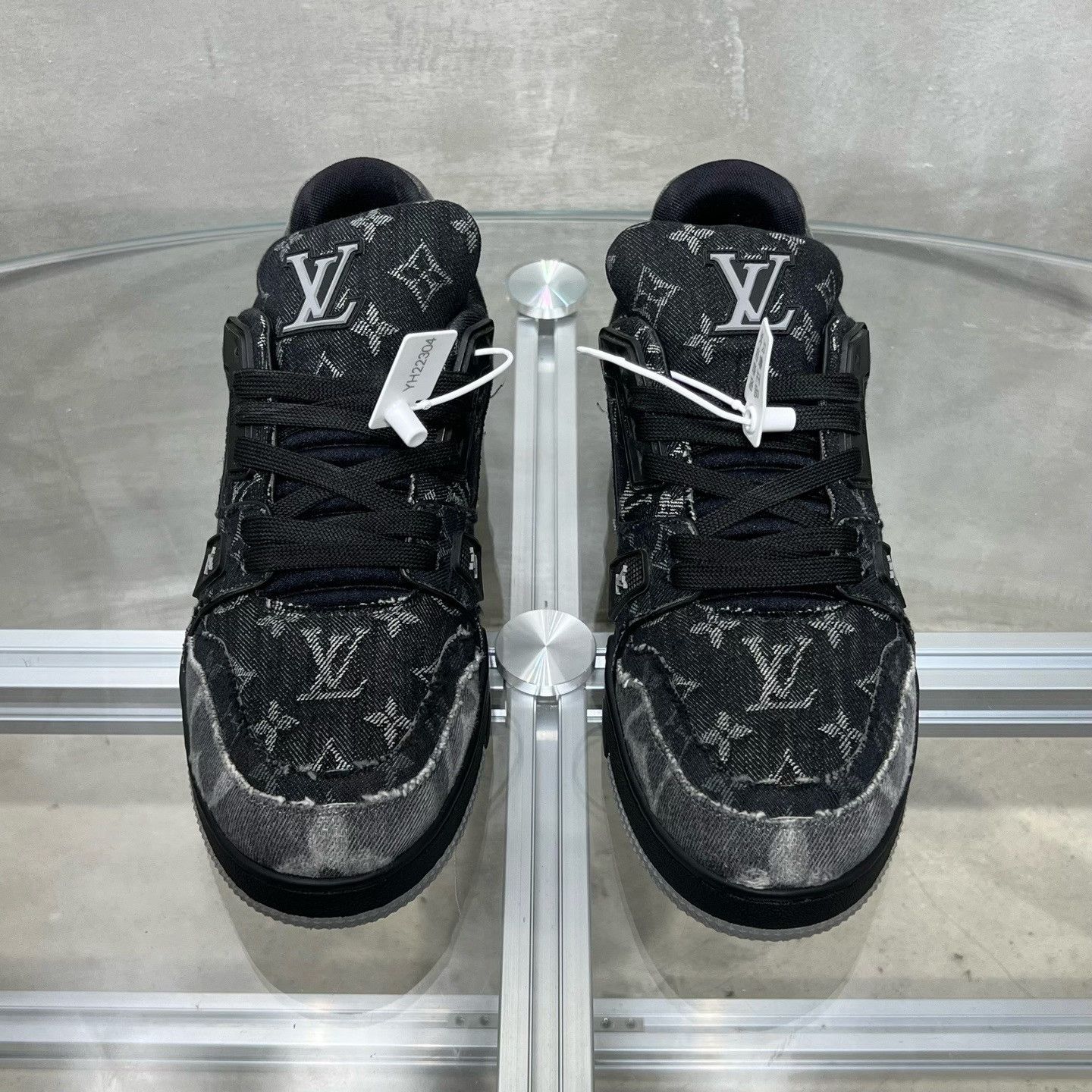 Louis Vuitton Louis Vuitton Monogram Denim LV Trainer Sneakers US 9 Size US 9 / EU 42 - 3 Thumbnail