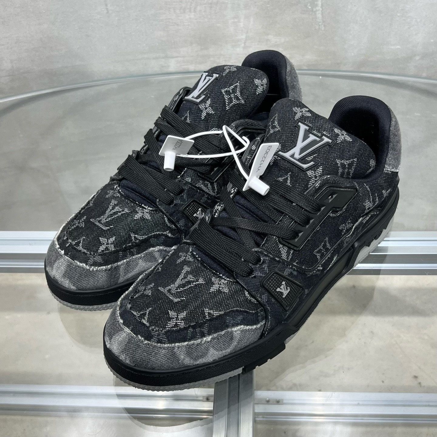 Louis Vuitton Louis Vuitton Monogram Denim LV Trainer Sneakers US 9 Size US 9 / EU 42 - 2 Thumbnail