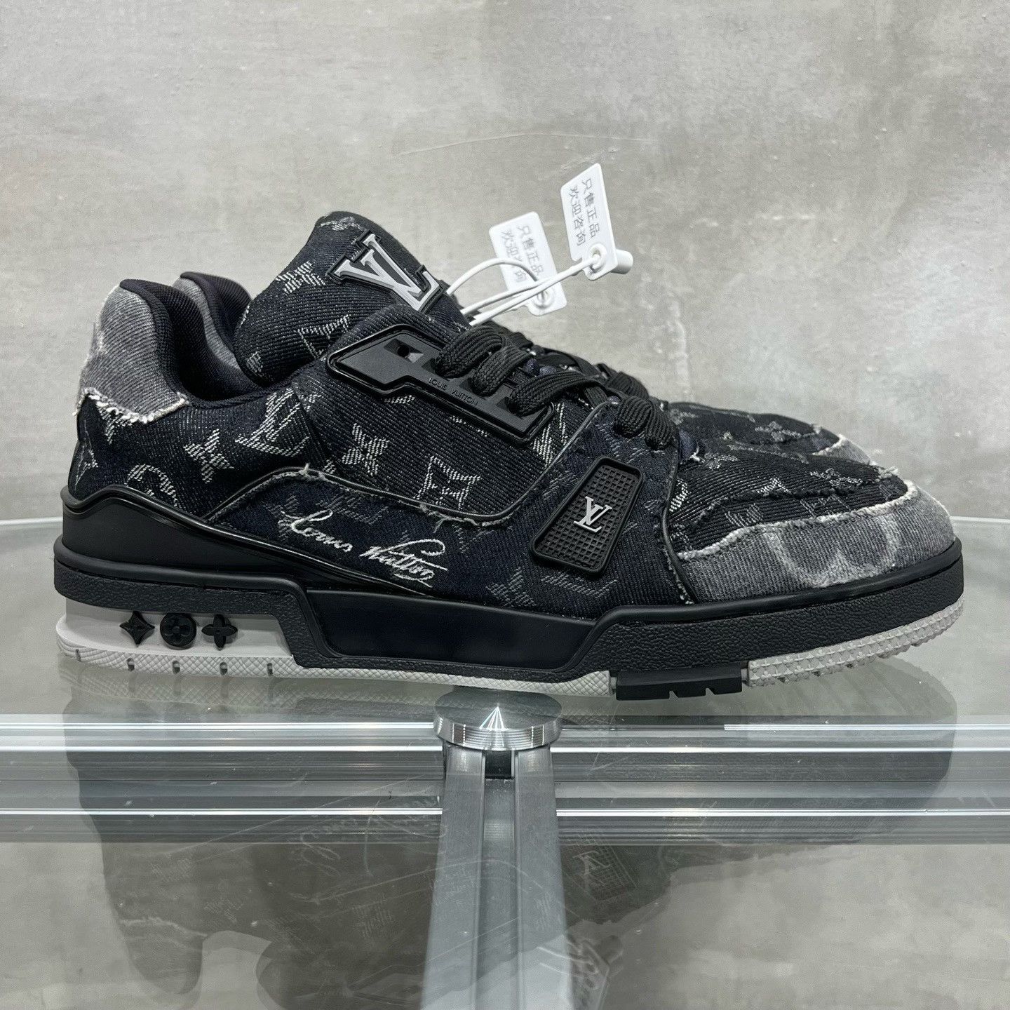 Louis Vuitton Louis Vuitton Monogram Denim LV Trainer Sneakers US 9 Size US 9 / EU 42 - 5 Thumbnail