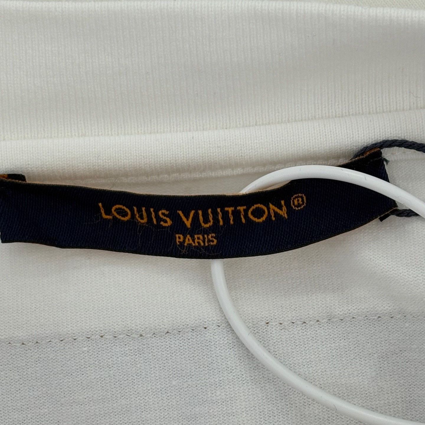 Louis Vuitton Louis Vuitton Embossed Logo T-Shirt Size XL Size US XL / EU 56 / 4 - 4 Thumbnail
