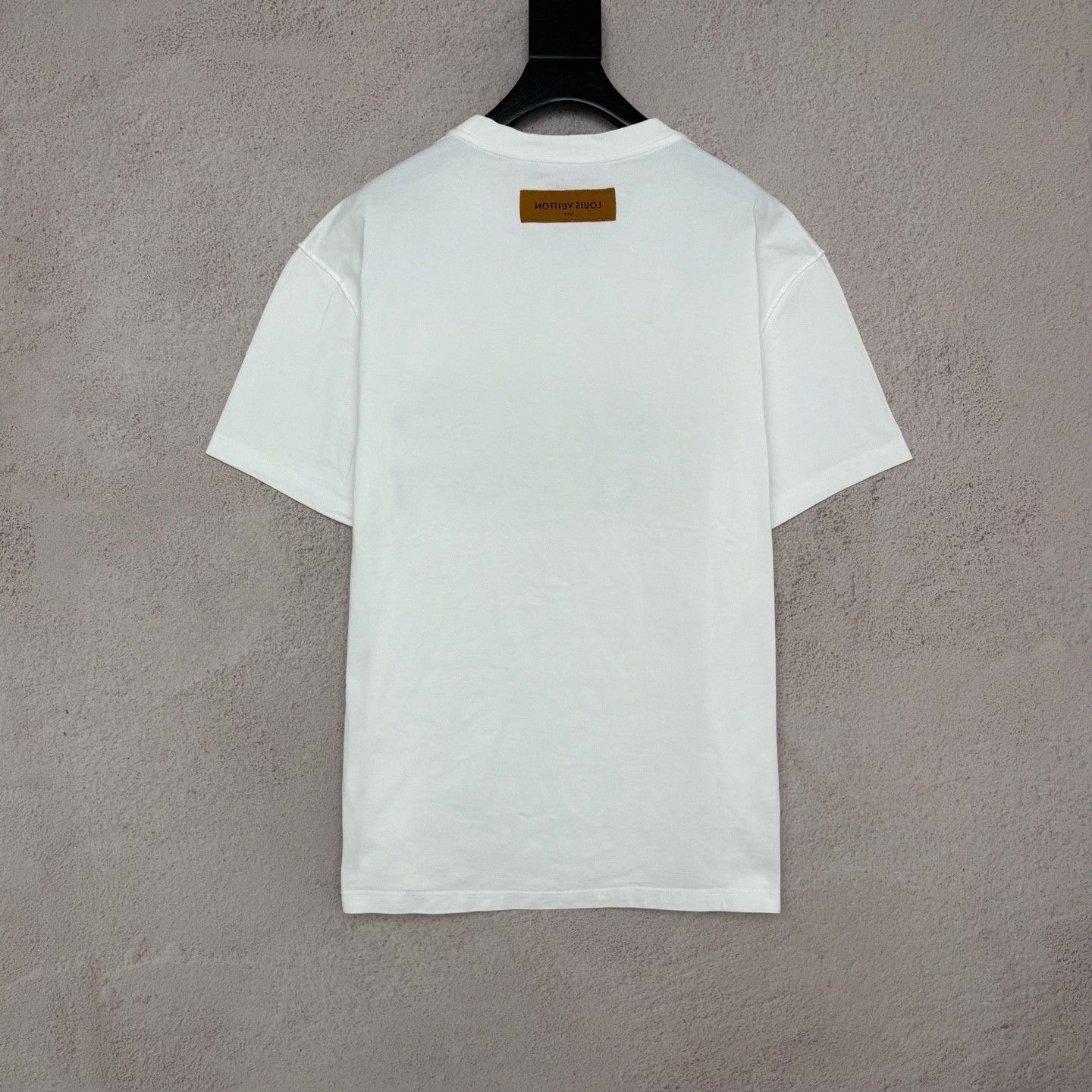 Louis Vuitton Louis Vuitton Embossed Logo T-Shirt Size XL Size US XL / EU 56 / 4 - 3 Thumbnail