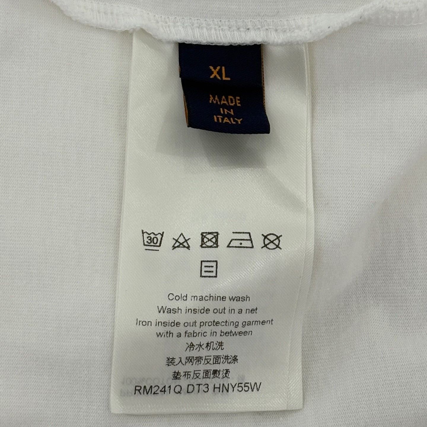 Louis Vuitton Louis Vuitton Embossed Logo T-Shirt Size XL Size US XL / EU 56 / 4 - 5 Thumbnail
