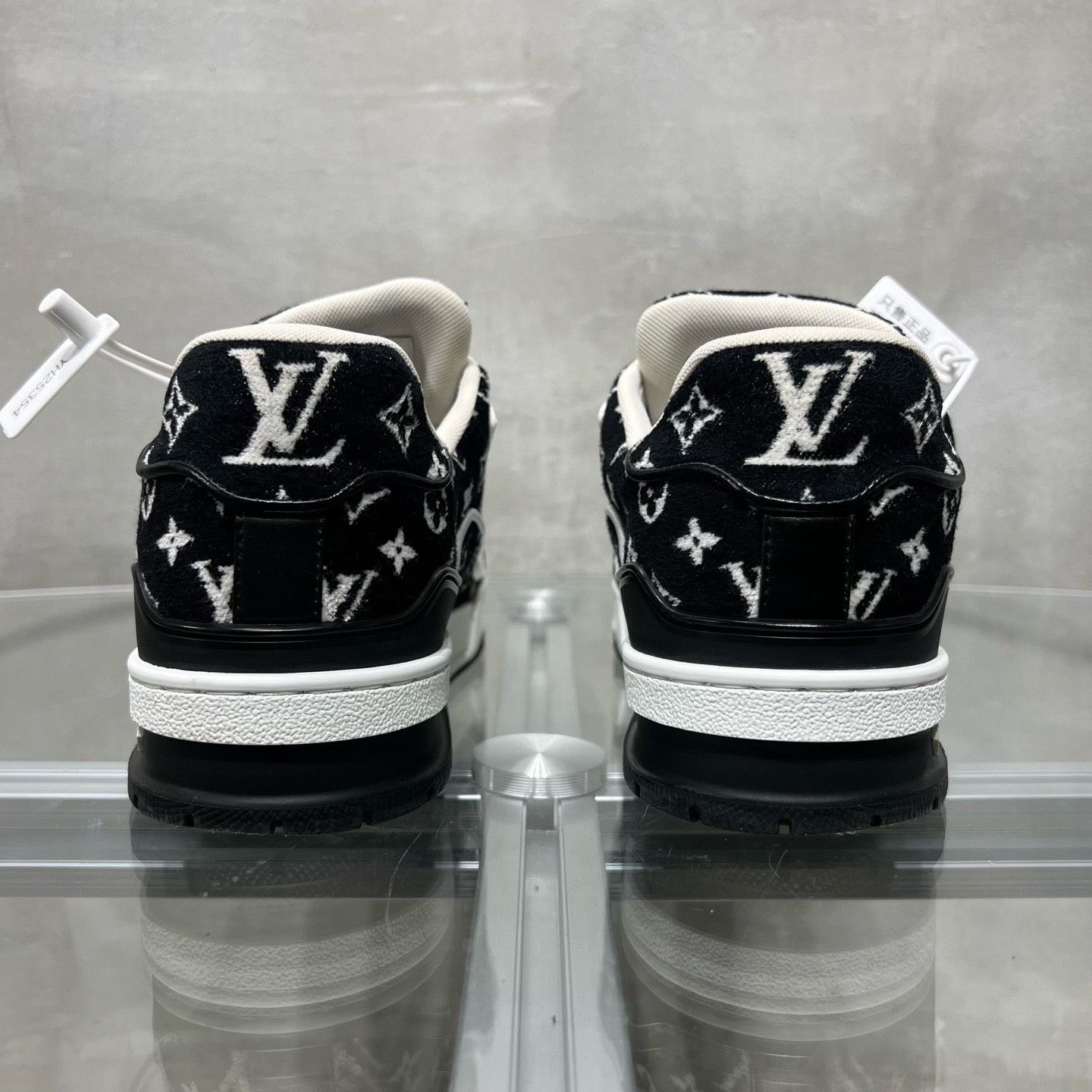 Louis Vuitton Louis Vuitton Monogram LV Trainer Sneakers US 7 Size US 7 / EU 40 - 7 Thumbnail