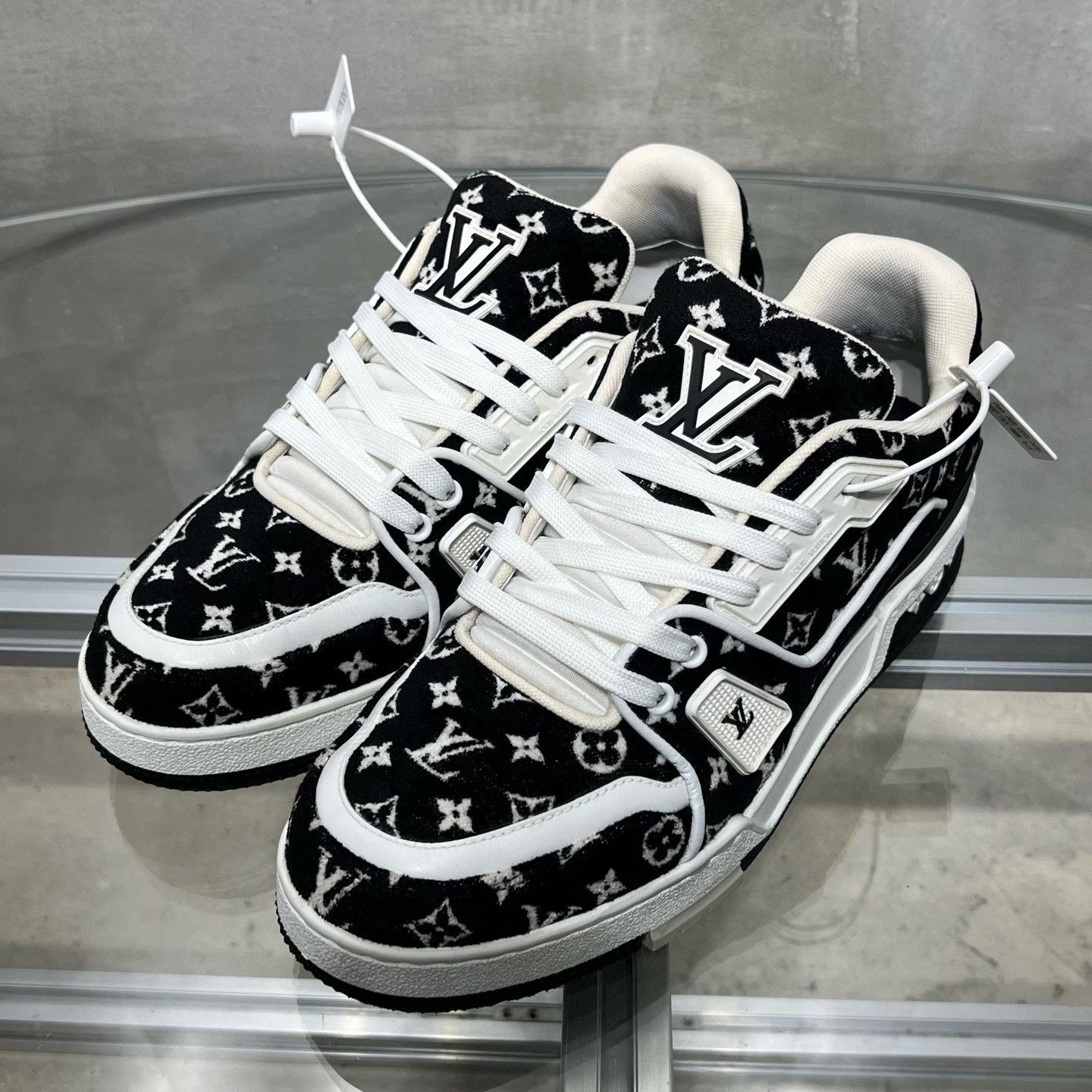 Louis Vuitton Louis Vuitton Monogram LV Trainer Sneakers US 7 Size US 7 / EU 40 - 2 Thumbnail