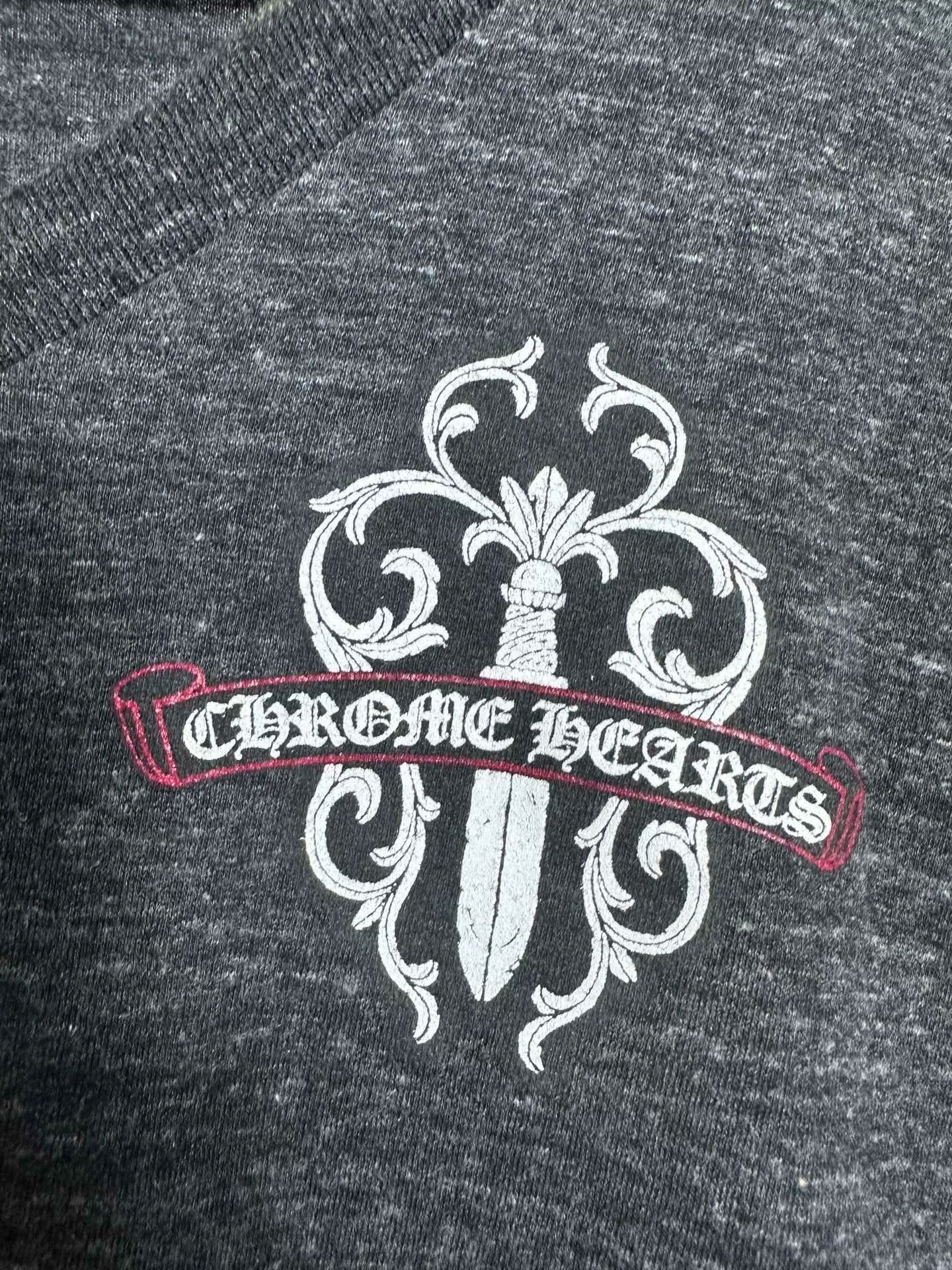 Chrome Hearts Chrome Hearts Dagger Scroll V-Neck T-Shirt Size L Size US L / EU 52-54 / 3 - 3 Thumbnail