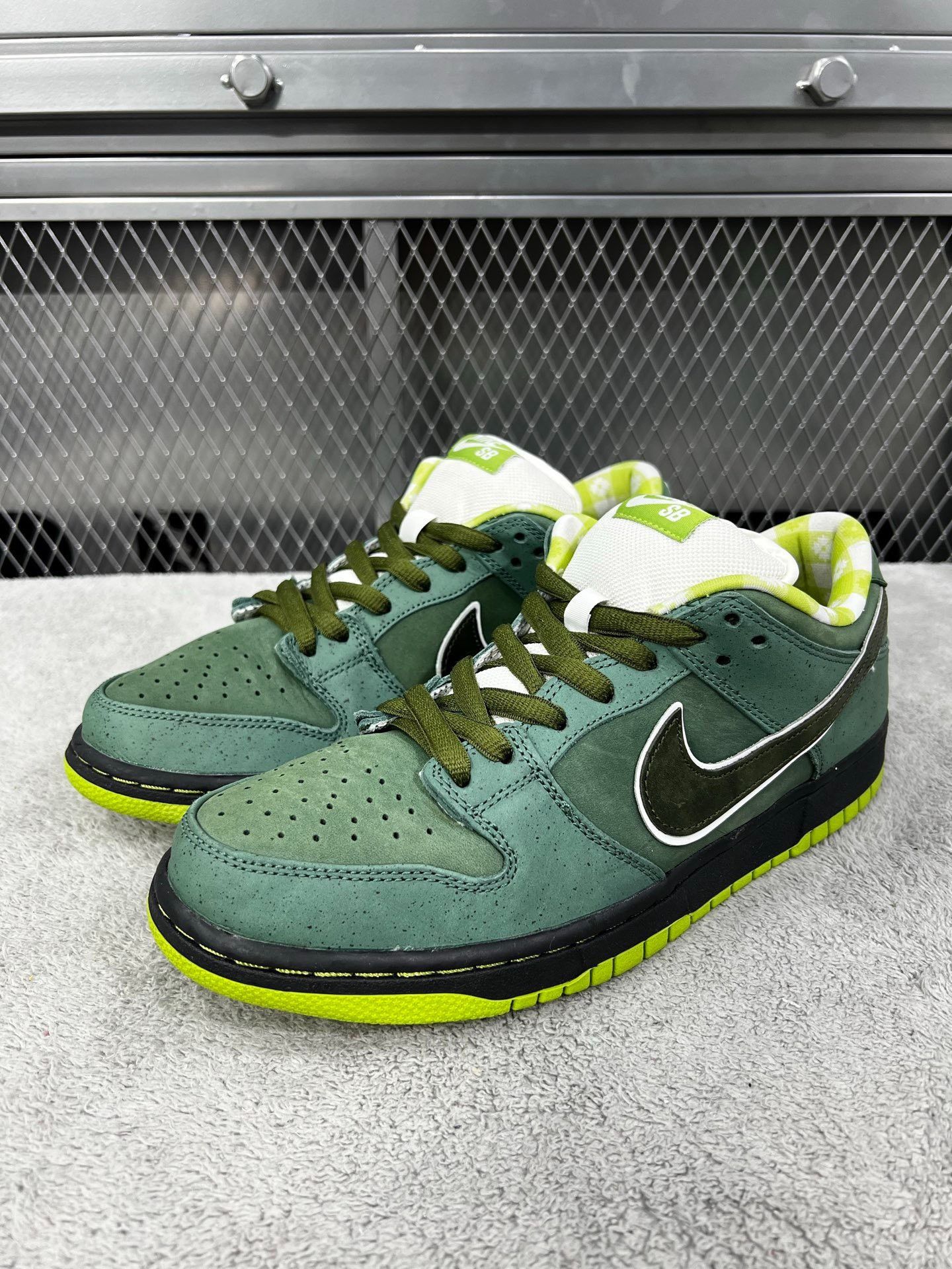 Nike Nike x Concepts Green Lobster Dunk Low Size 9.5 Size US 9.5 / EU 42-43 - 2 Thumbnail
