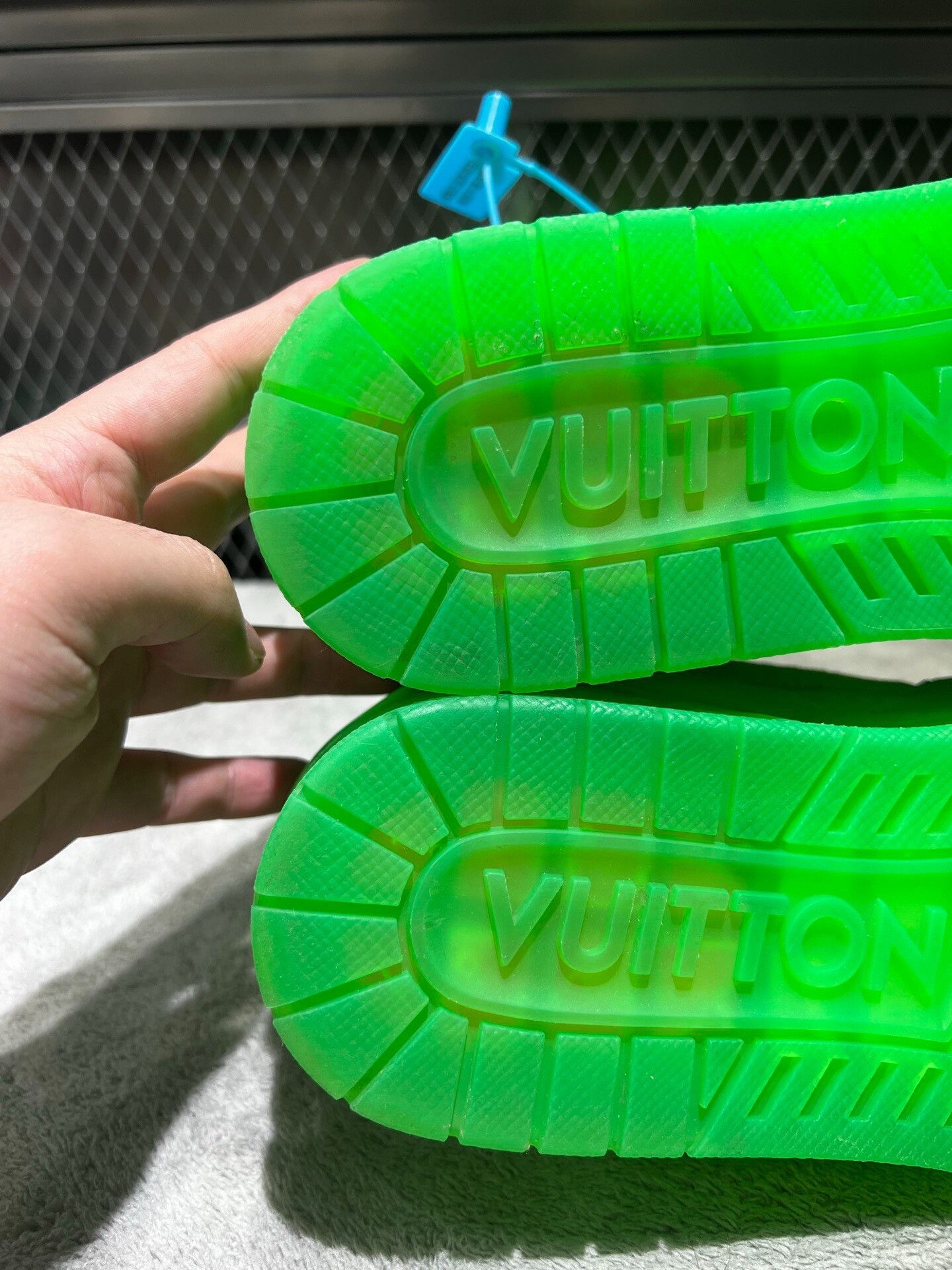 Louis Vuitton Louis Vuitton Neon Green Trainer Low-Top Sneakers Size 7 Size US 7 / EU 40 - 7 Thumbnail