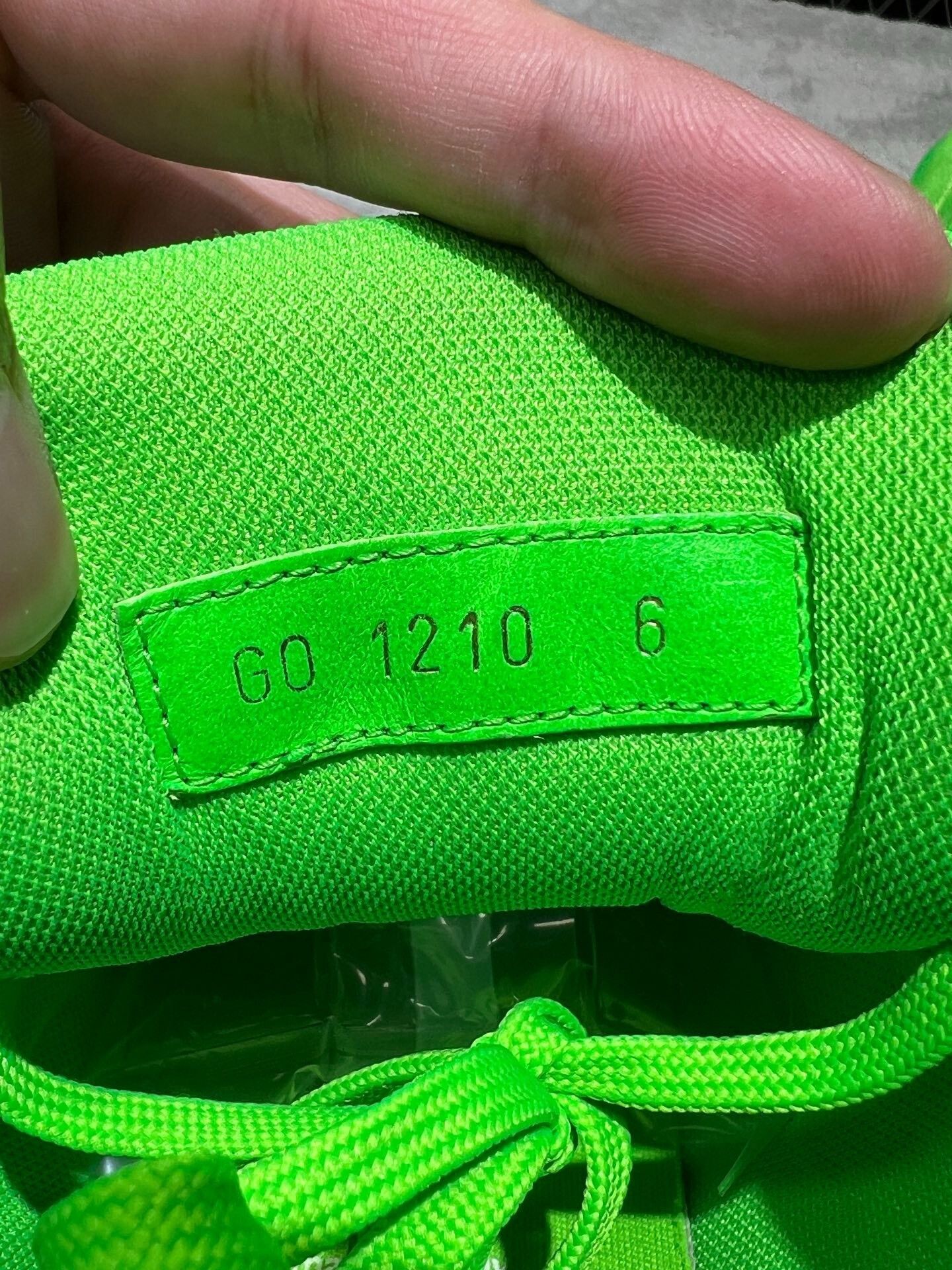 Louis Vuitton Louis Vuitton Neon Green Trainer Low-Top Sneakers Size 7 Size US 7 / EU 40 - 9 Thumbnail