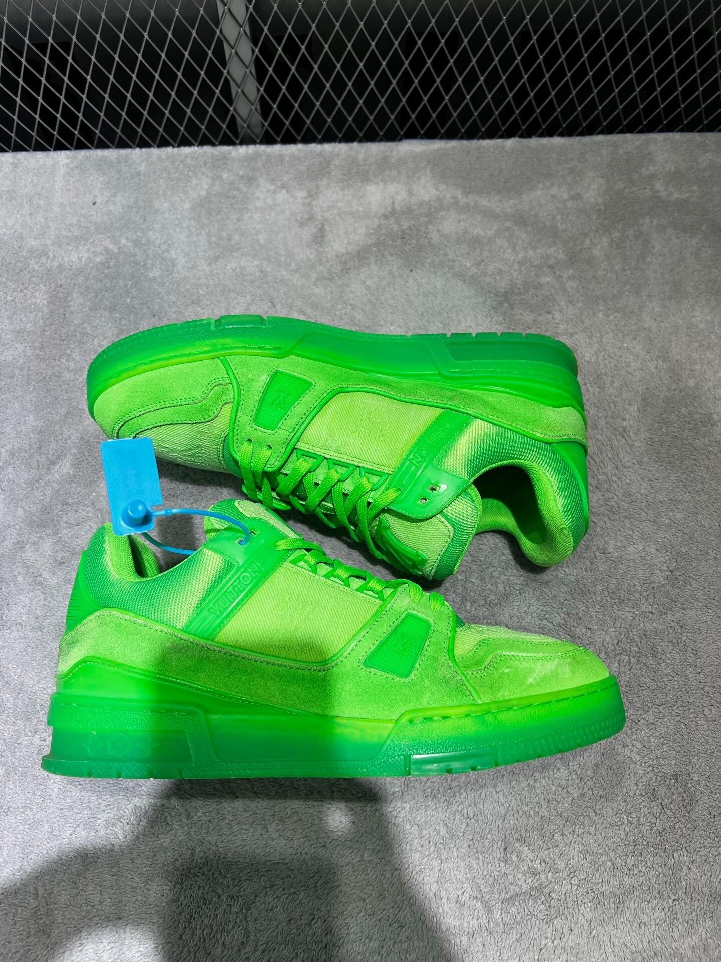 Louis Vuitton Louis Vuitton Neon Green Trainer Low-Top Sneakers Size 7 Size US 7 / EU 40 - 5 Thumbnail