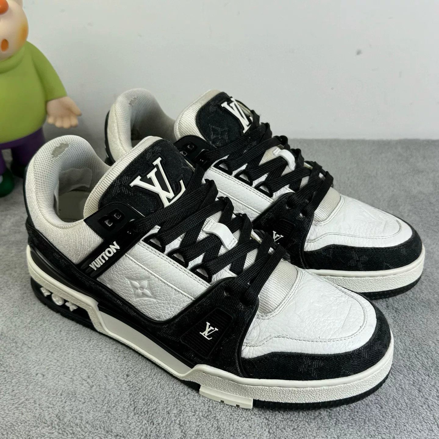 Louis Vuitton Louis Vuitton Monogram Trainer Sneakers Size 7.5 Size US 7.5 / EU 40-41 - 4 Thumbnail