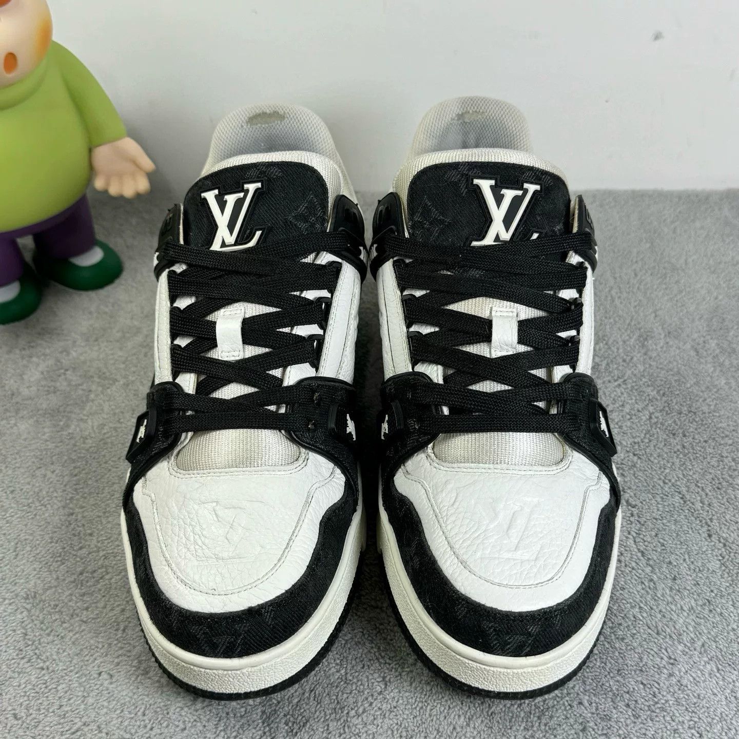 Louis Vuitton Louis Vuitton Monogram Trainer Sneakers Size 7.5 Size US 7.5 / EU 40-41 - 3 Thumbnail