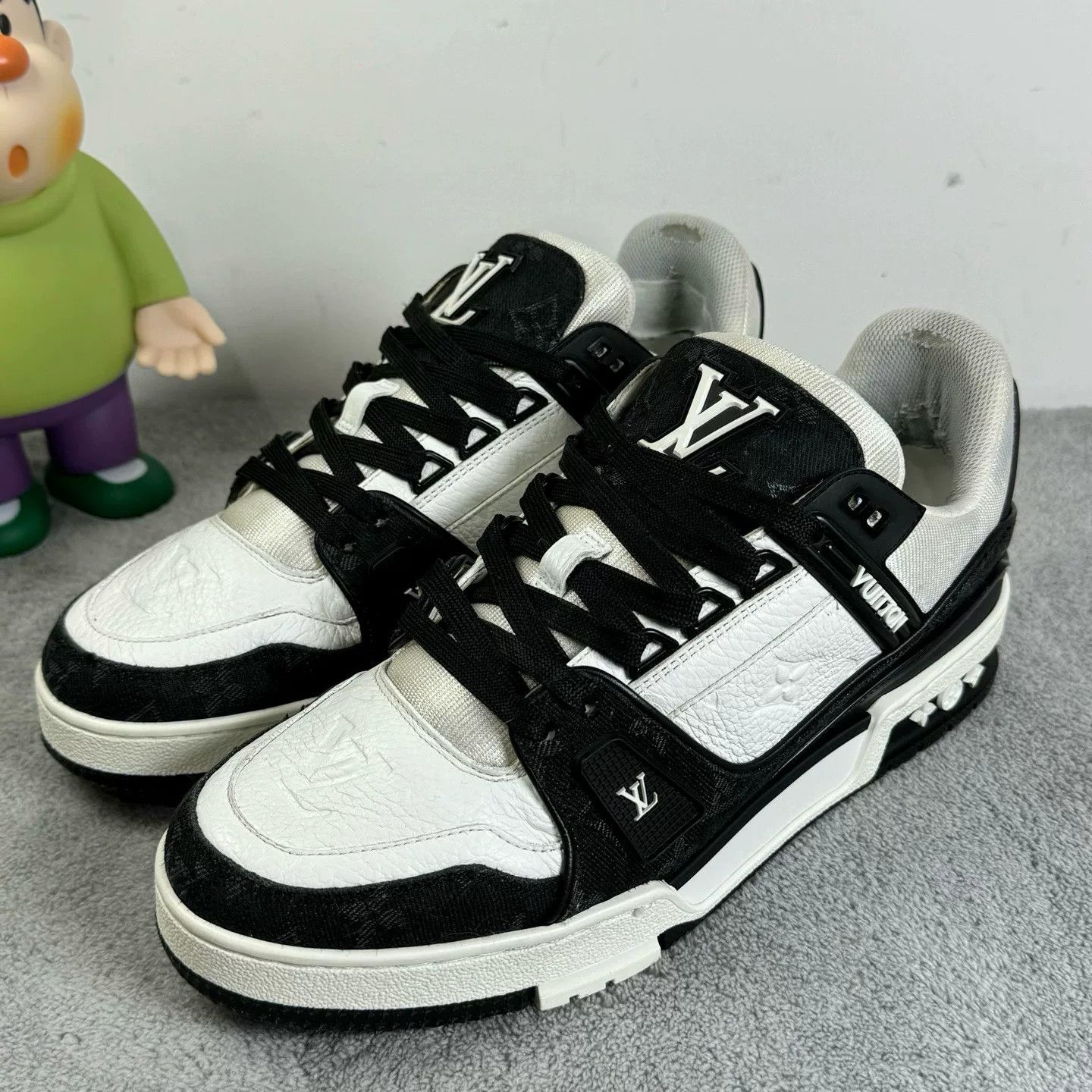 Louis Vuitton Louis Vuitton Monogram Trainer Sneakers Size 7.5 Size US 7.5 / EU 40-41 - 2 Thumbnail