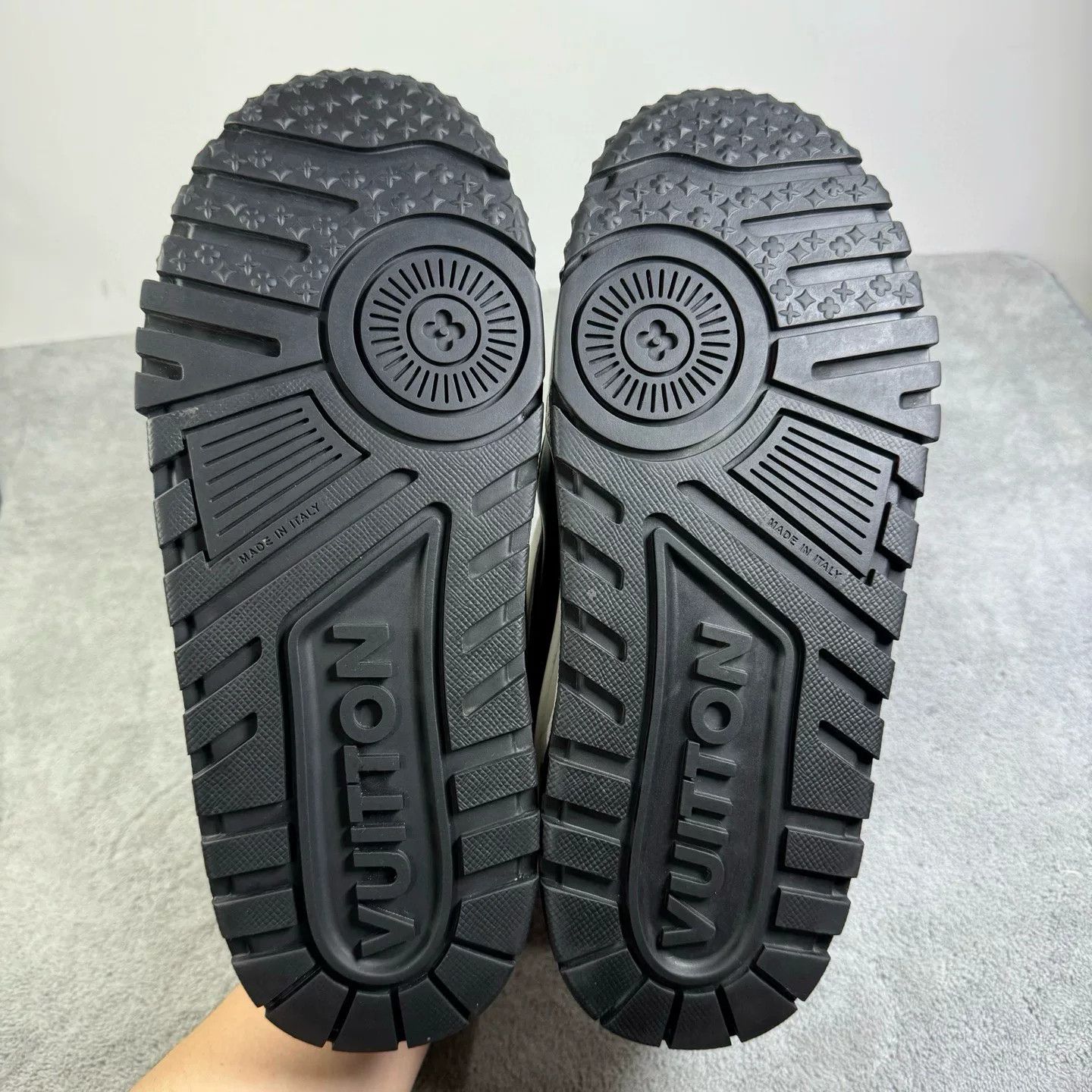 Louis Vuitton Louis Vuitton Trainer Maxi Sneakers Size 9 Size US 9 / EU 42 - 5 Thumbnail